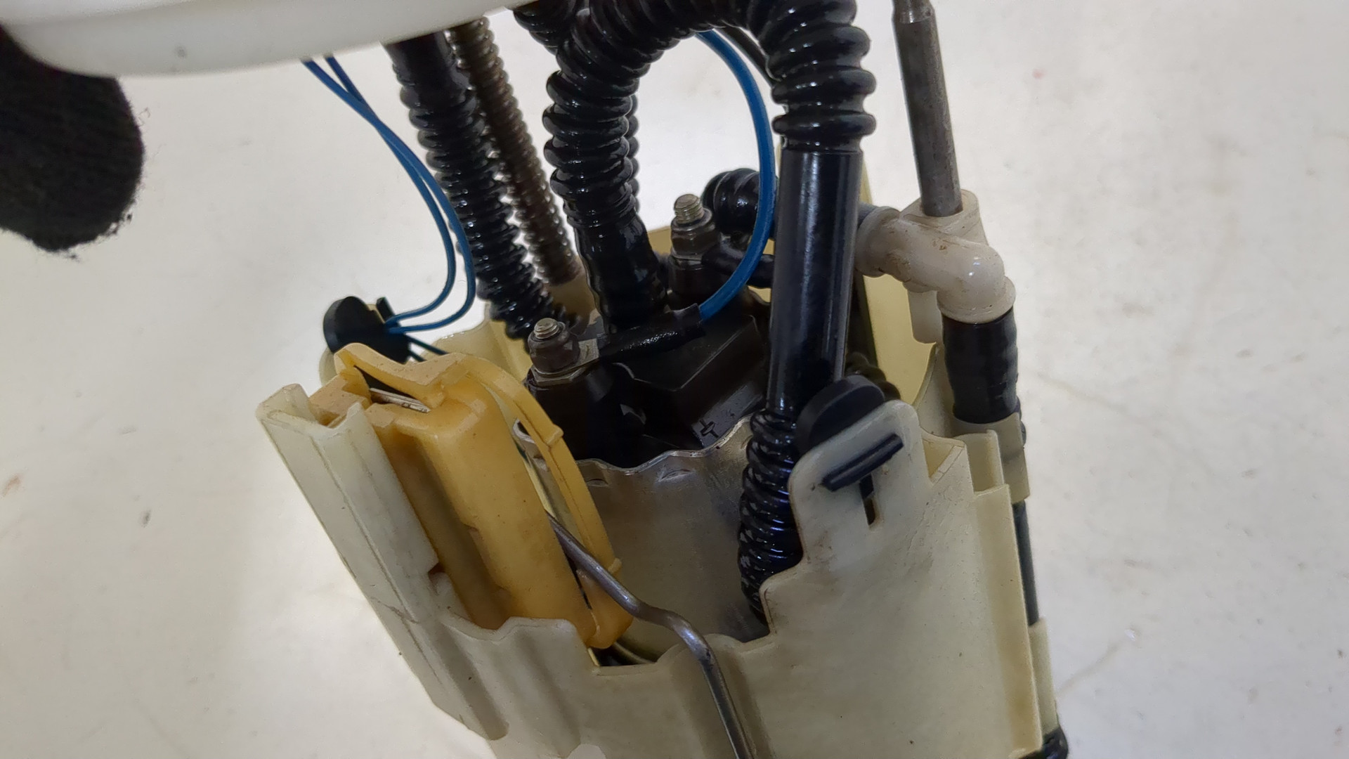 Насос топливный электрический