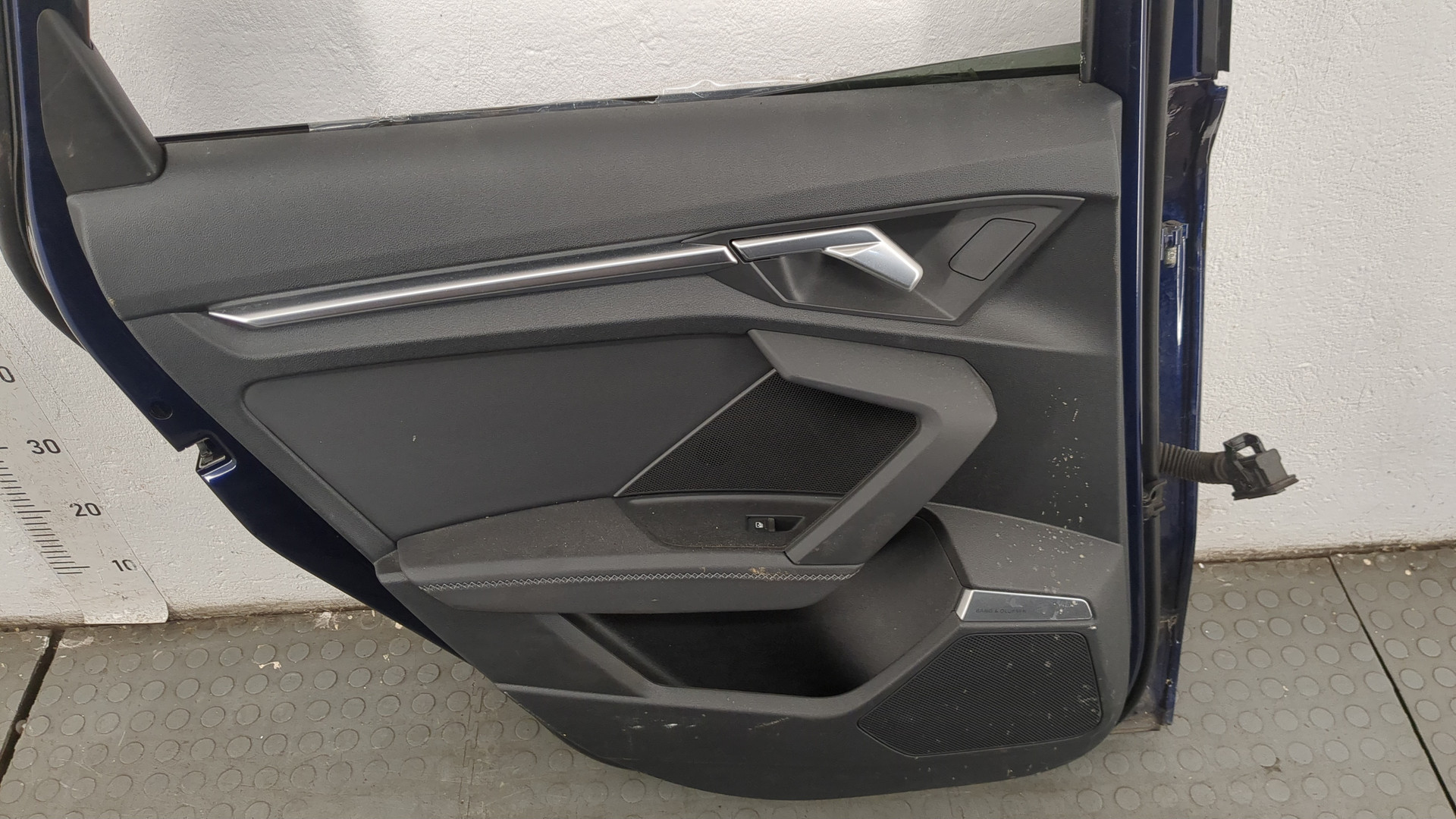 Дверь задняя левая