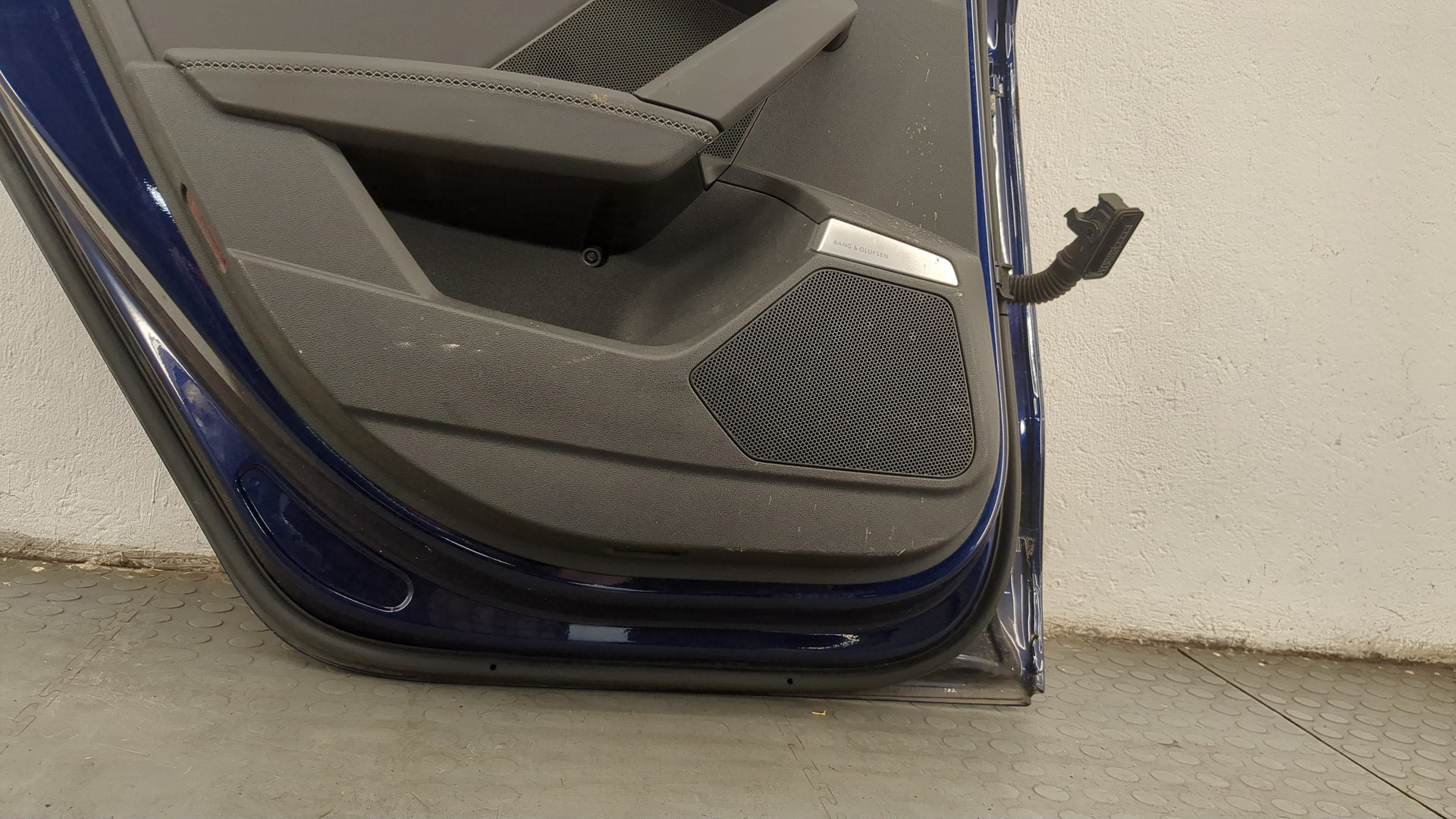 Дверь задняя левая