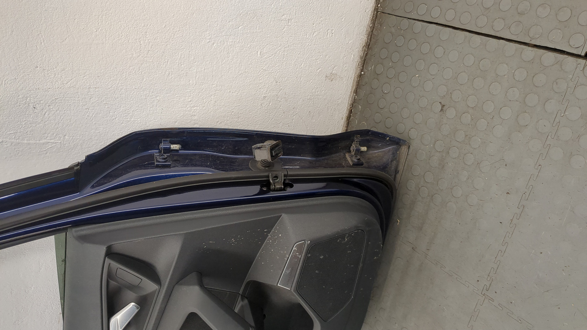 Дверь задняя левая