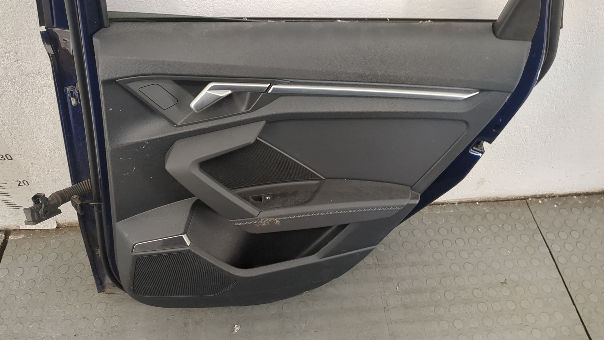 Дверь задняя правая