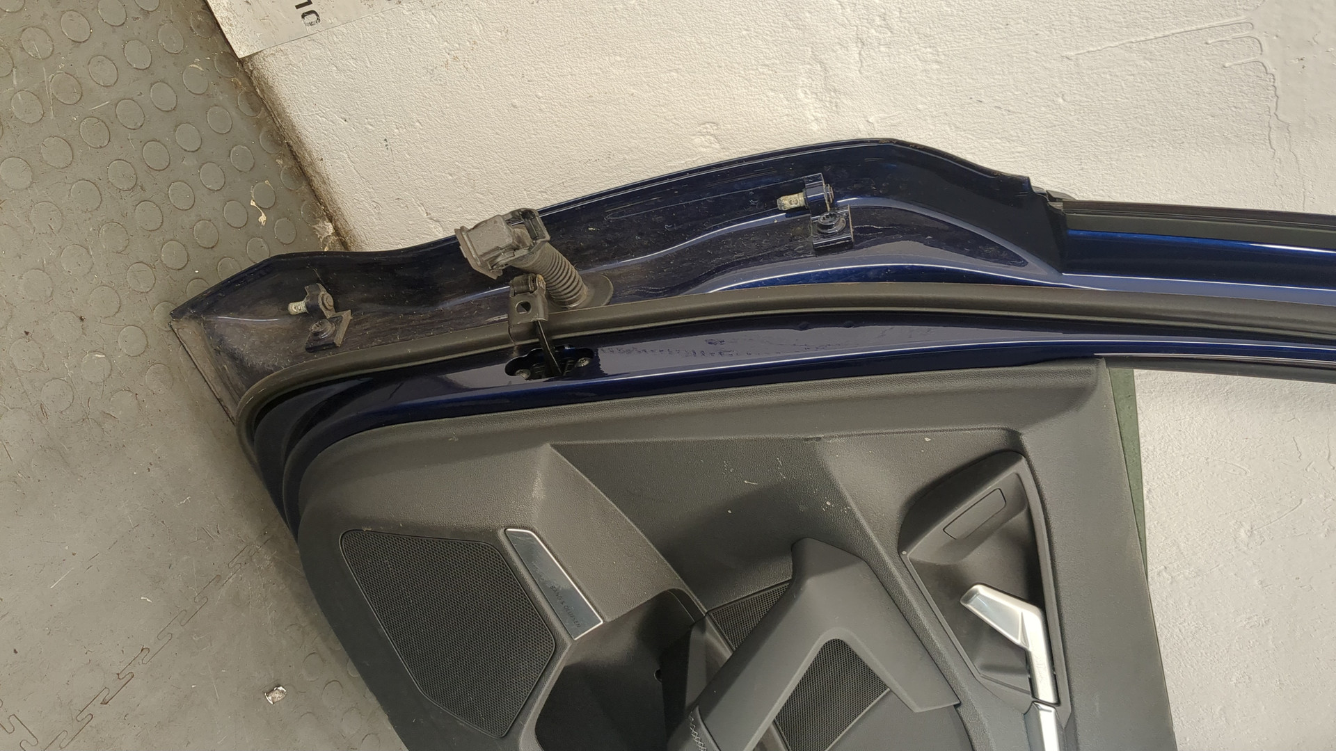 Дверь задняя правая