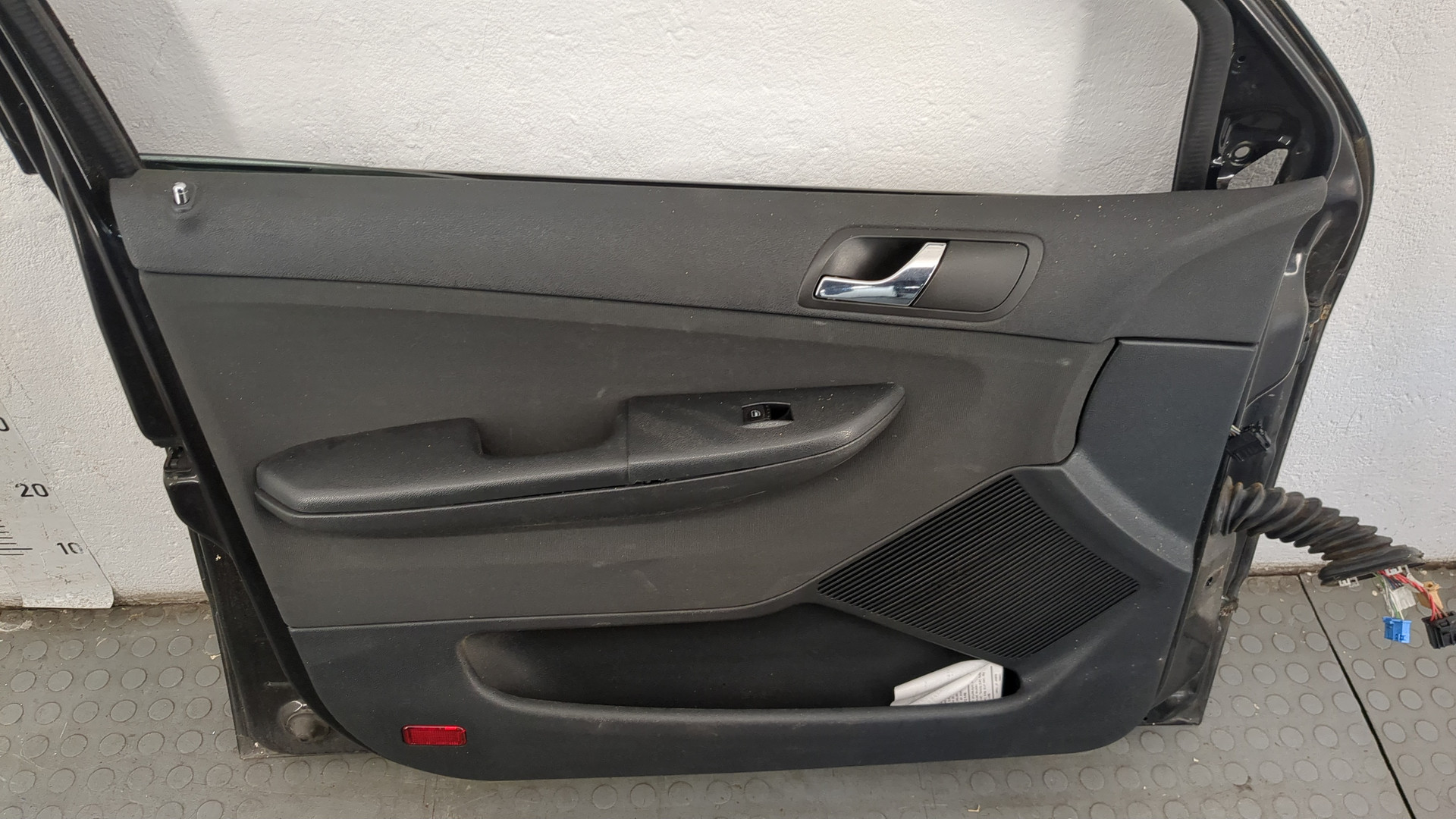 Дверь передняя левая