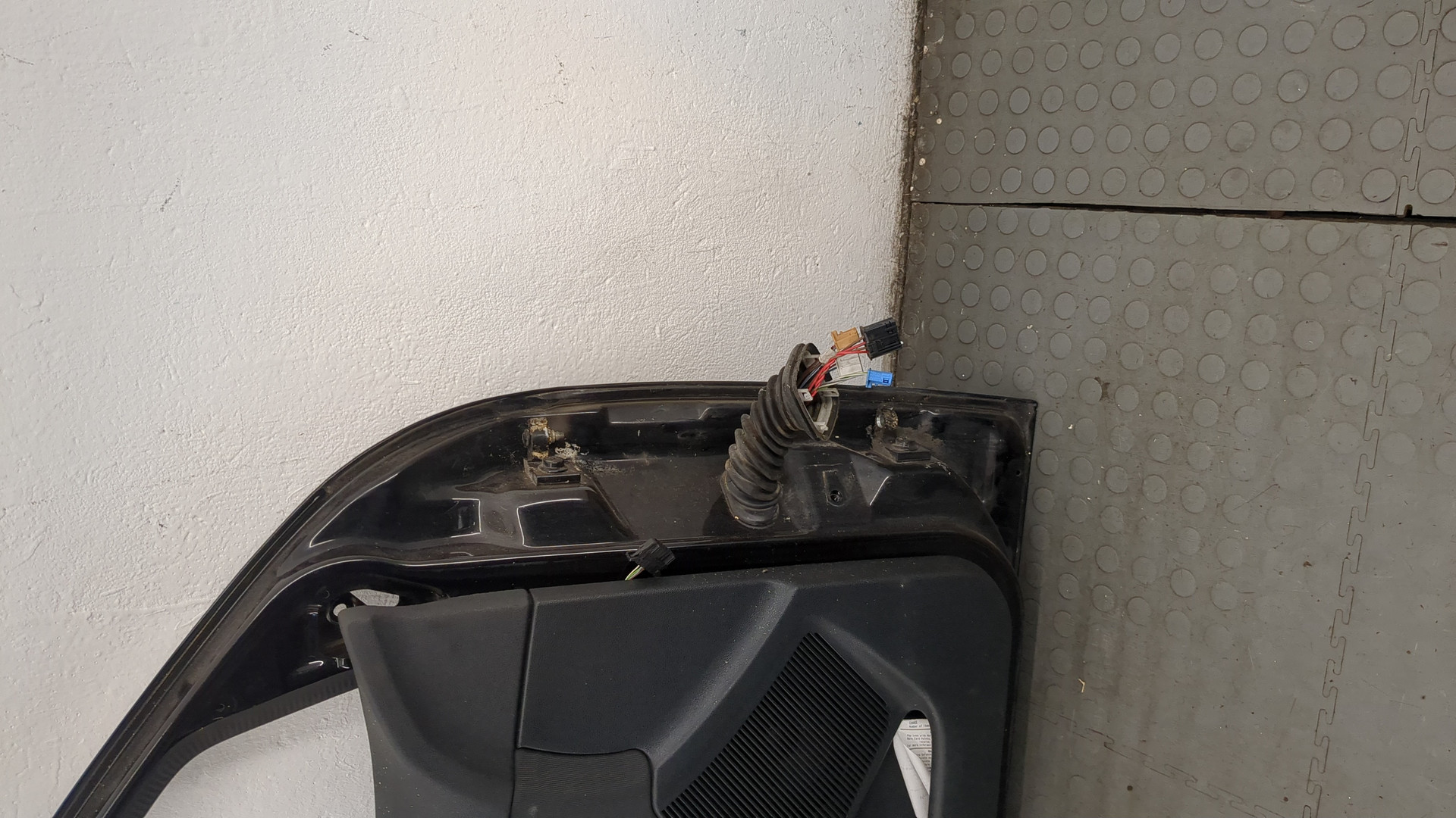 Дверь передняя левая