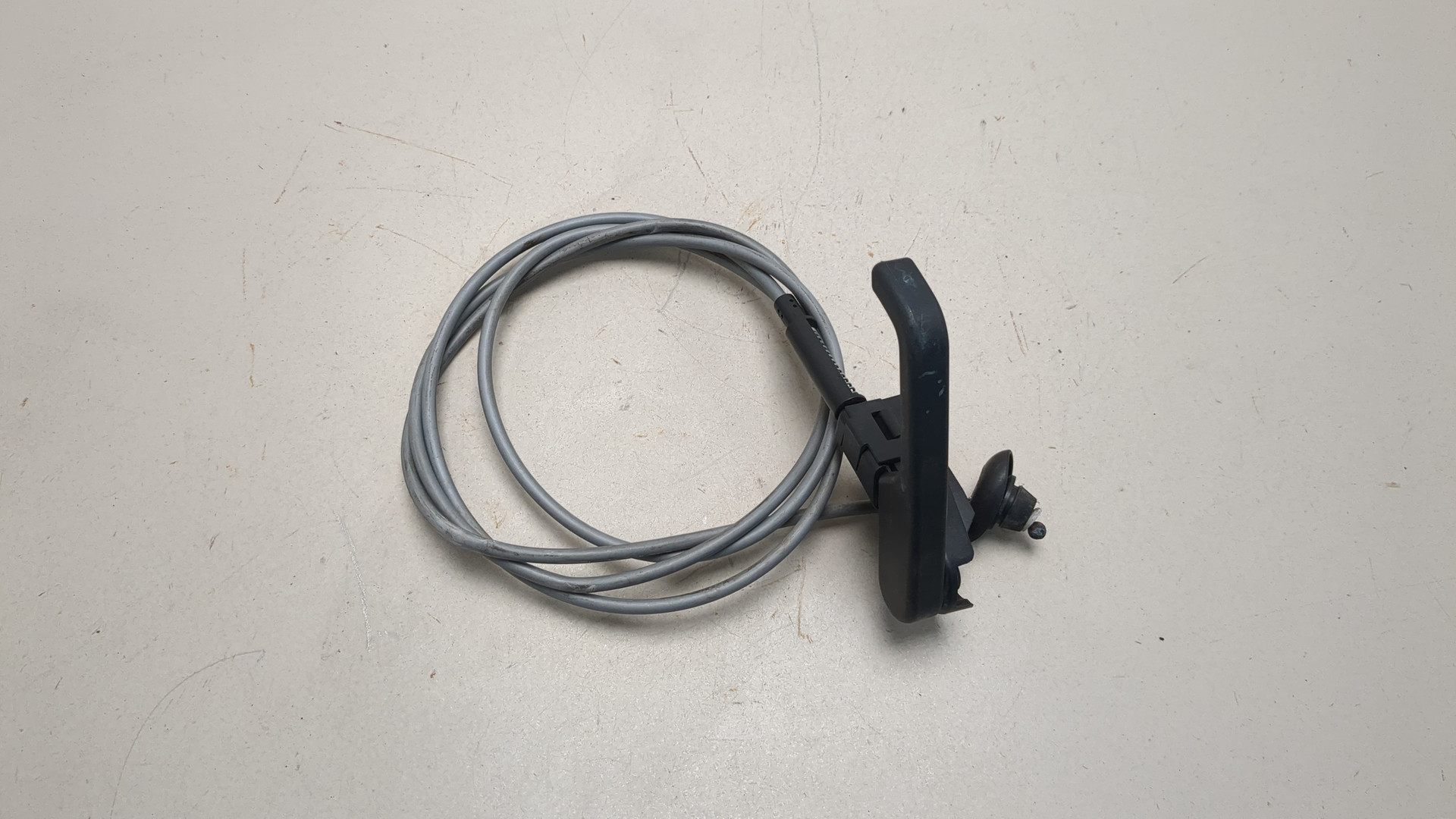 Ручка открывания капота