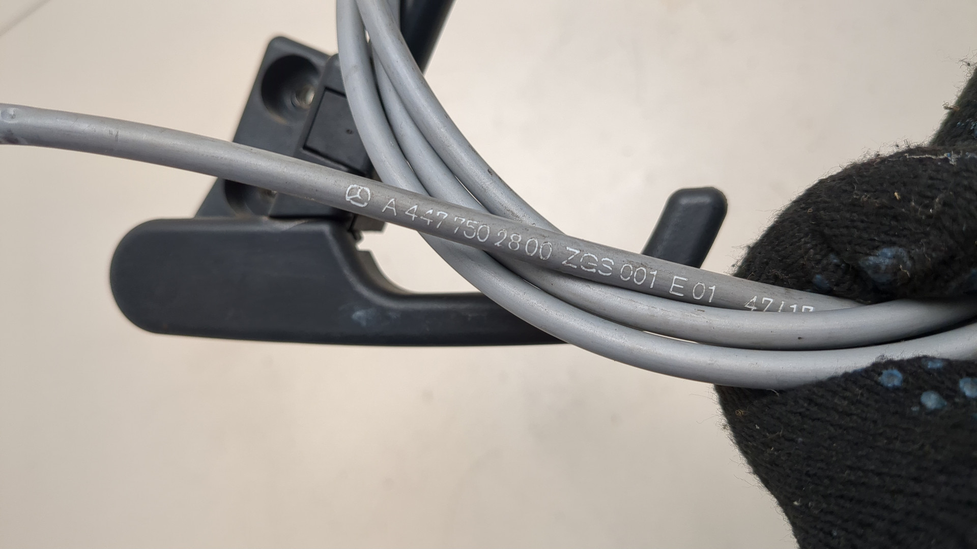 Ручка открывания капота