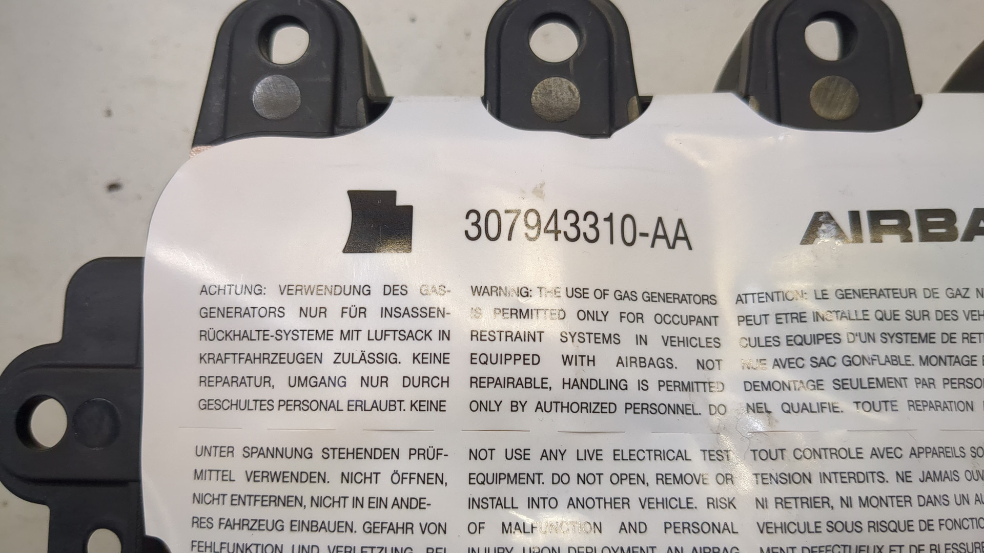 Подушка безопасности пассажирская (в торпедо)