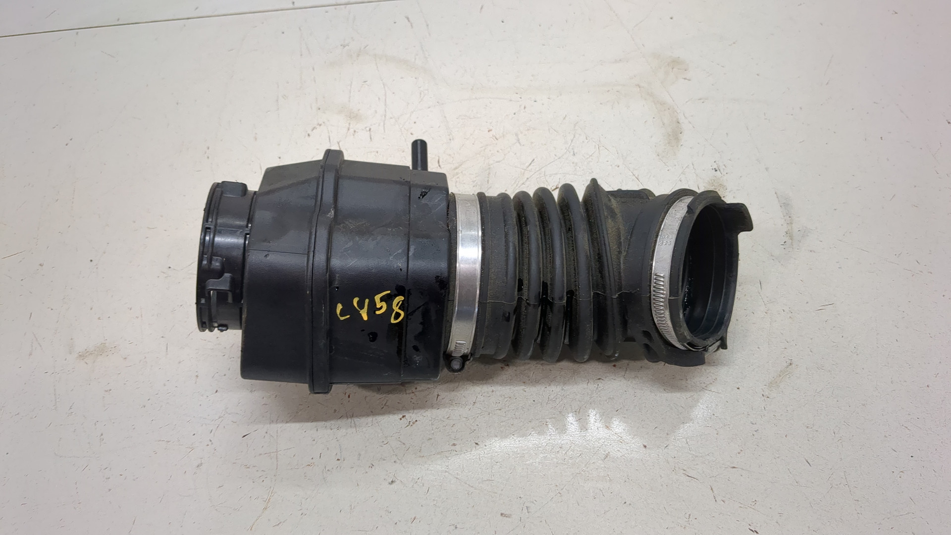 Патрубок воздушного фильтра