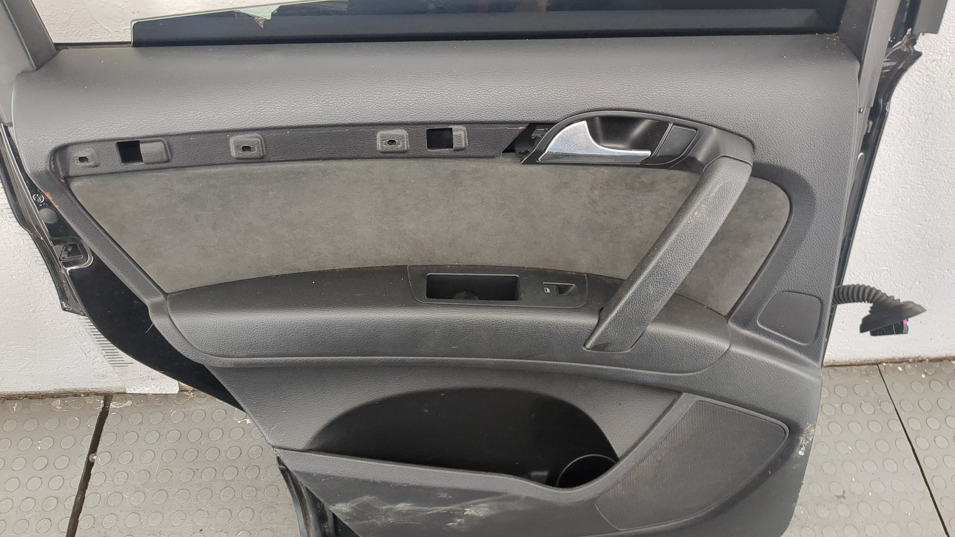 Дверь задняя левая