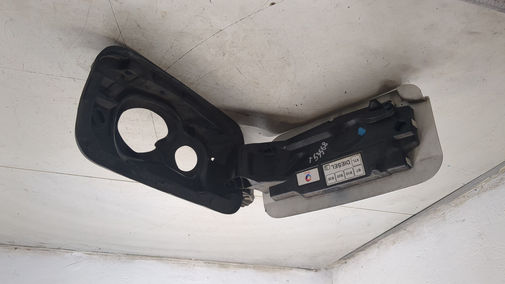 Лючок бензобака