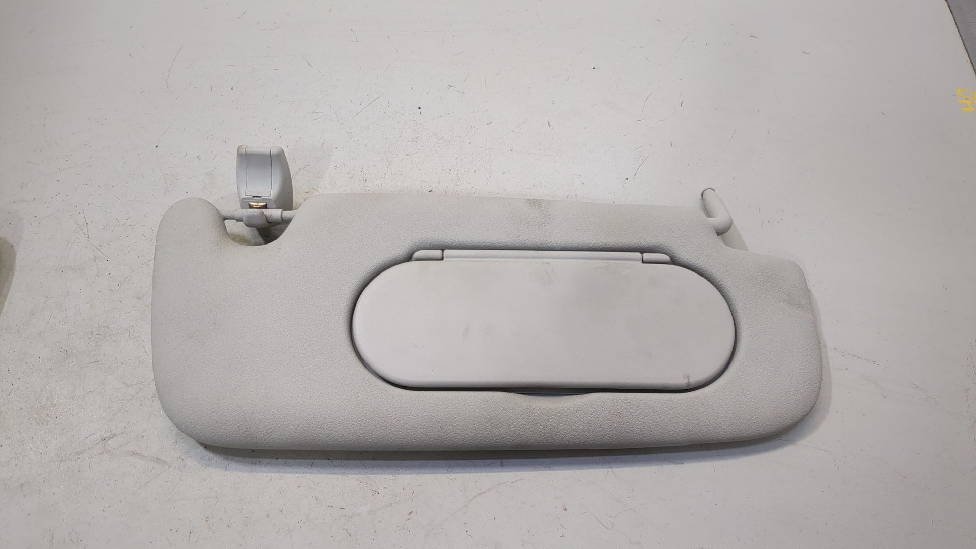 Козырек солнцезащитный