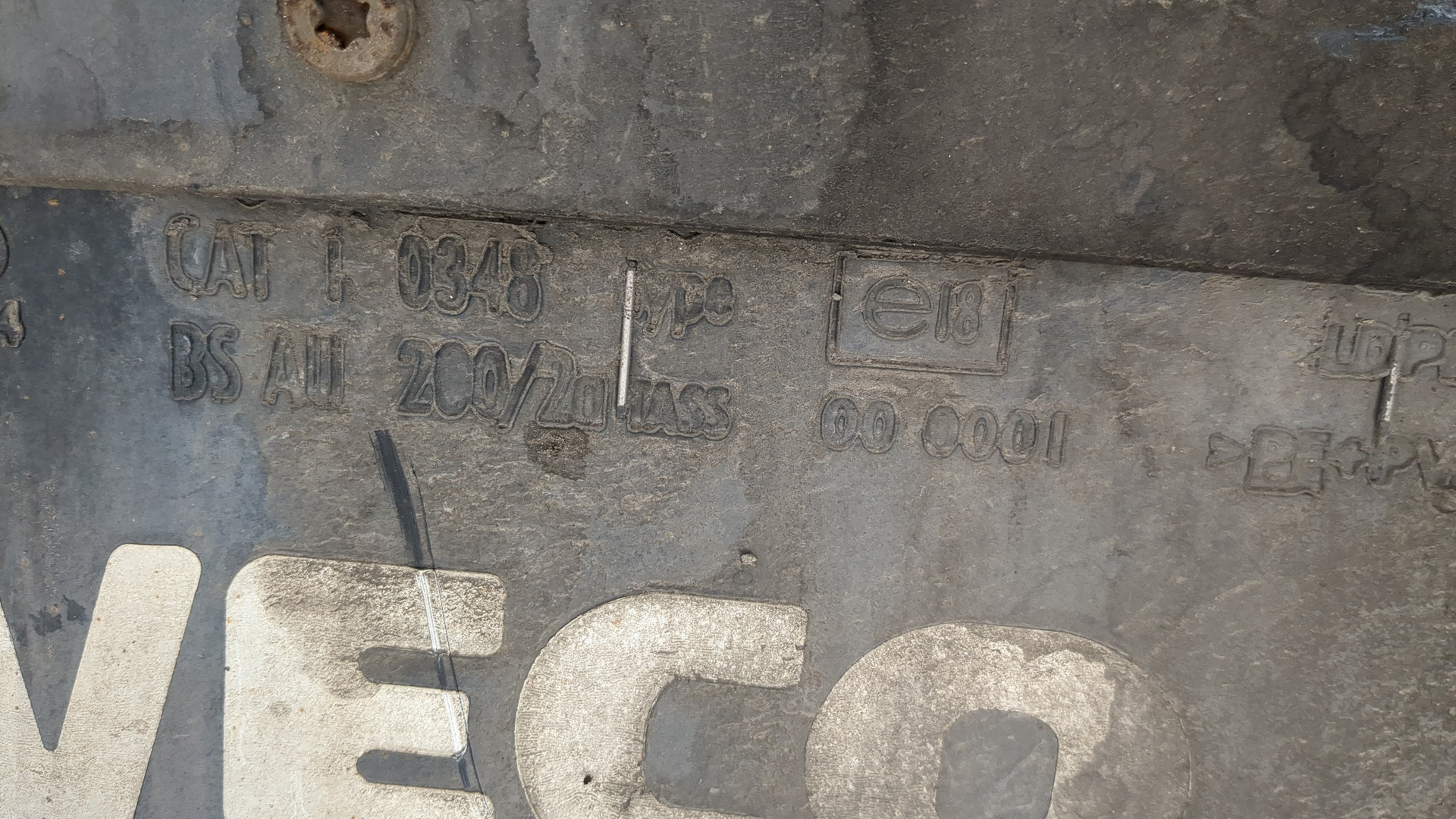 Крыло переднее правое