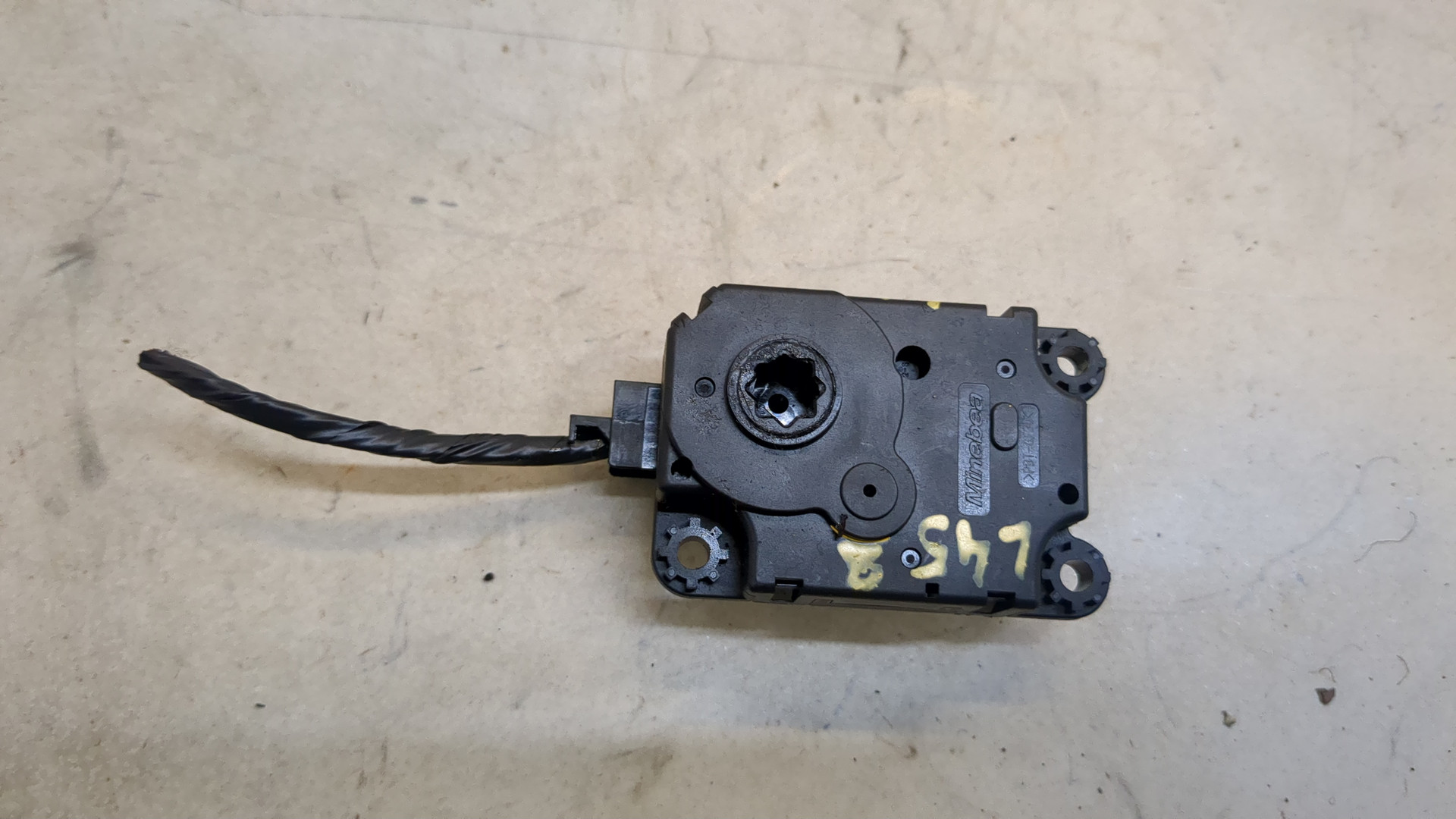 Моторчик заслонки печки