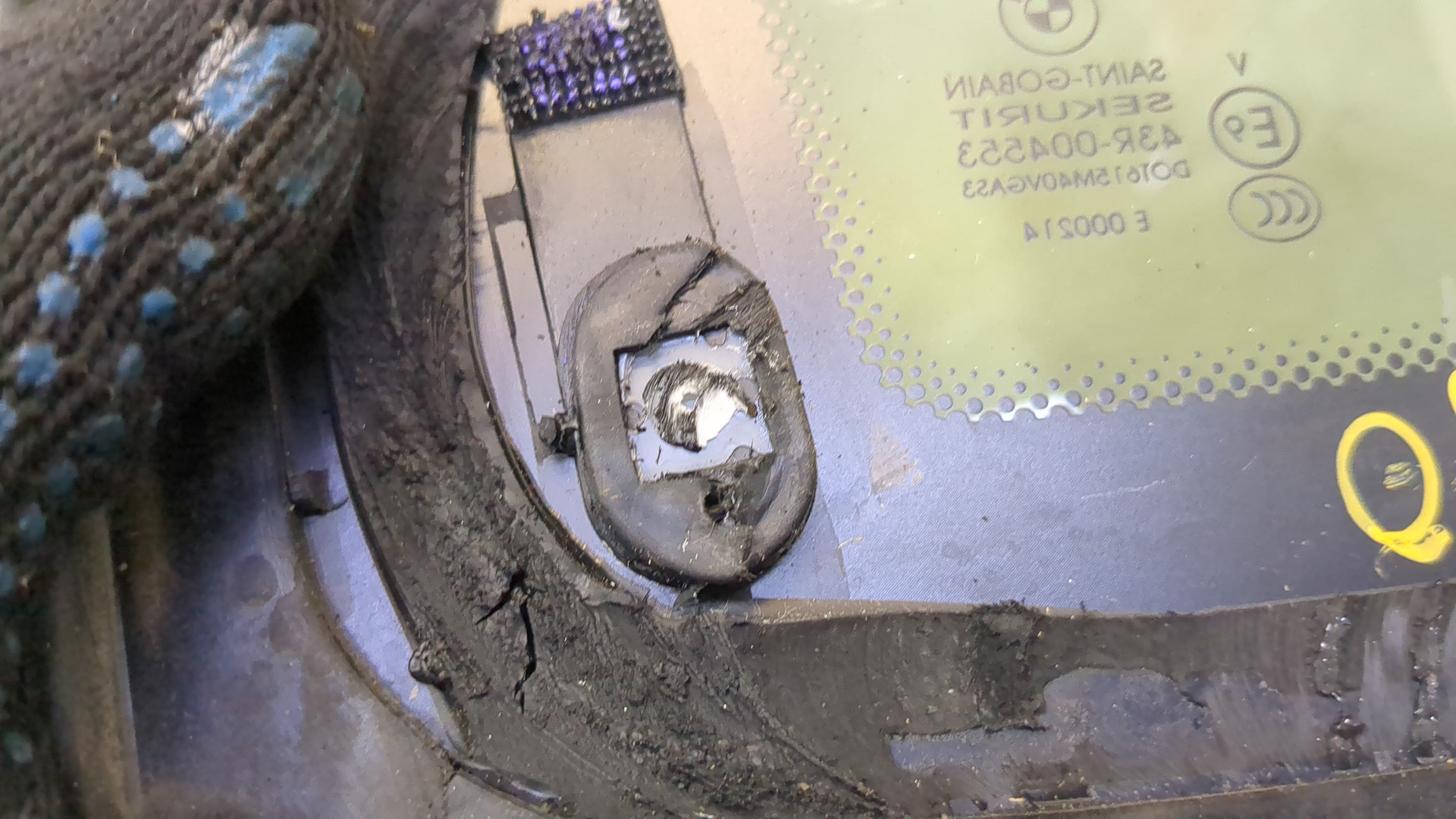 Стекло кузовное глухое правое