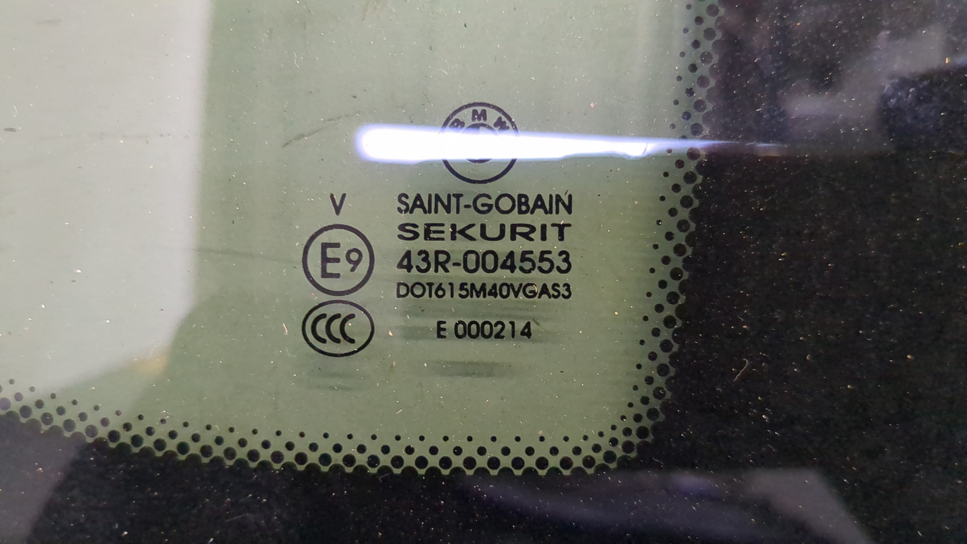 Стекло кузовное глухое правое