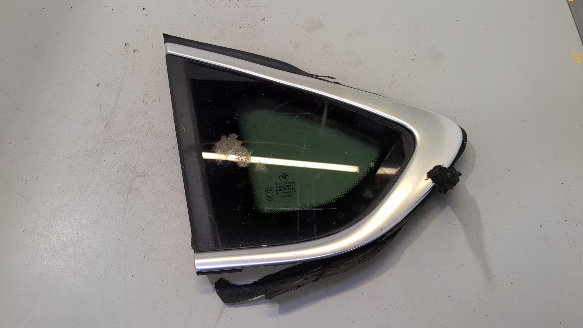 Стекло боковое