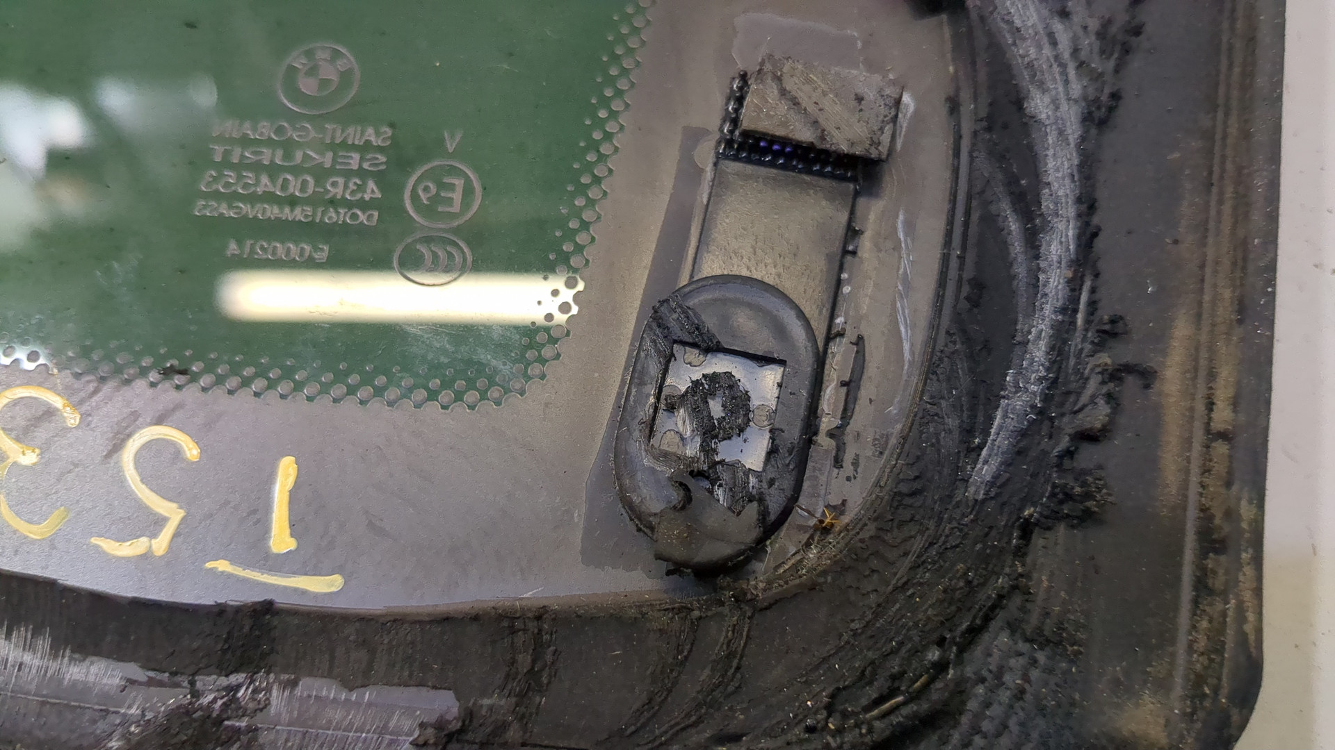 Стекло боковое