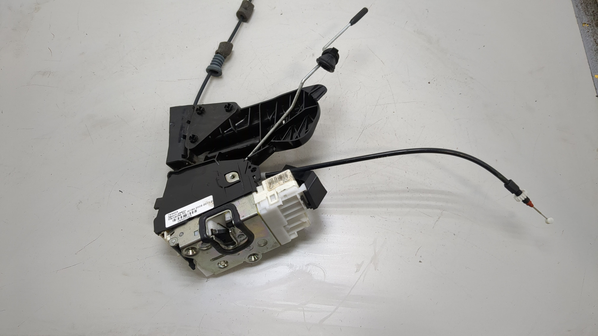 Замок двери задней правой