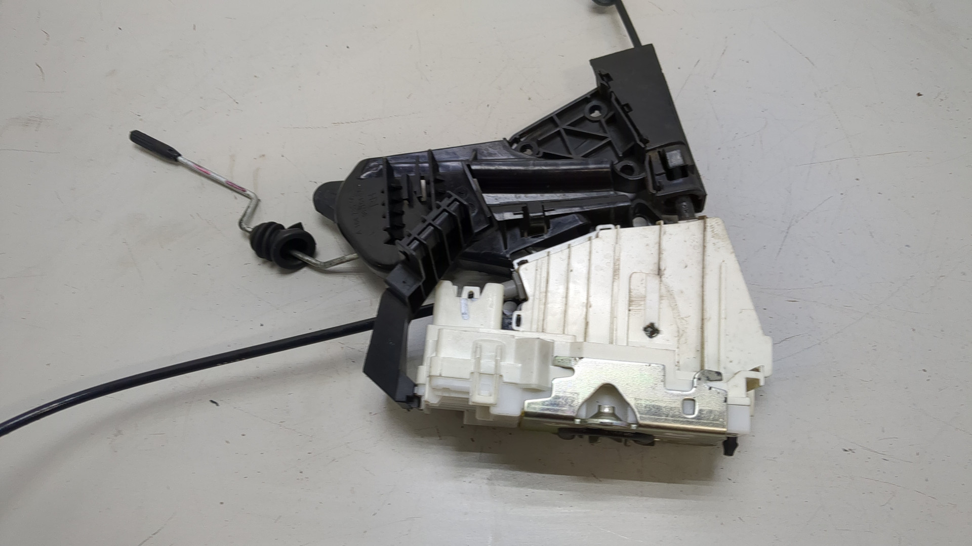 Замок двери задней правой