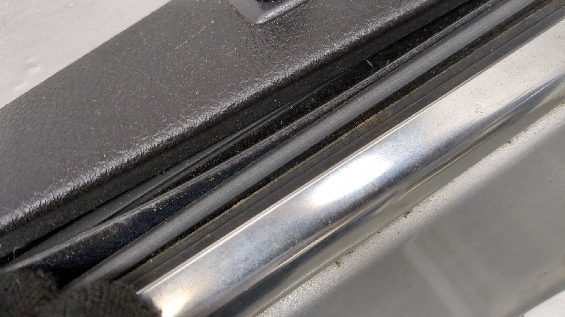 Дверь передняя левая