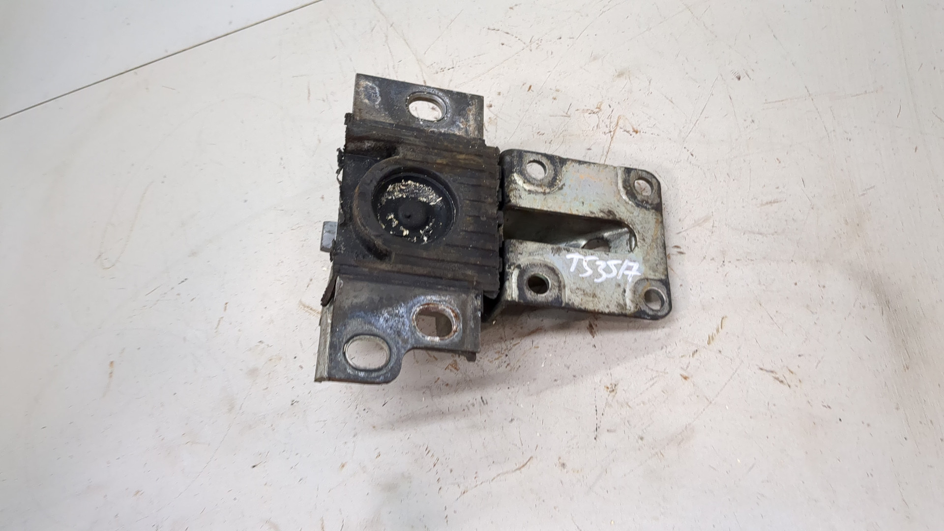 Опора двигателя