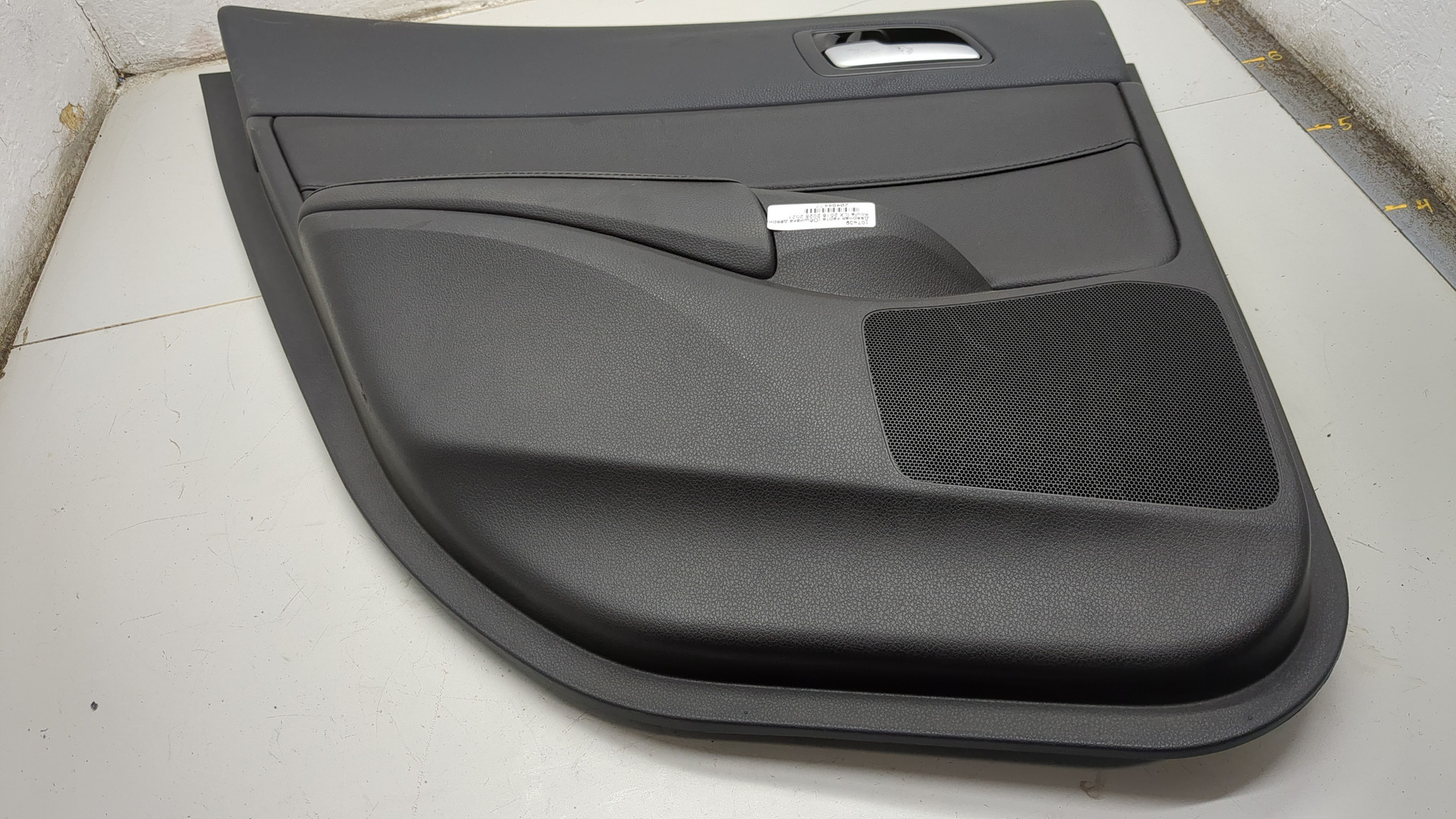 Обшивка двери задней левой