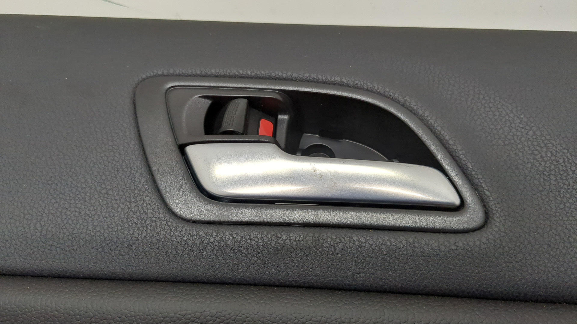 Обшивка двери задней левой