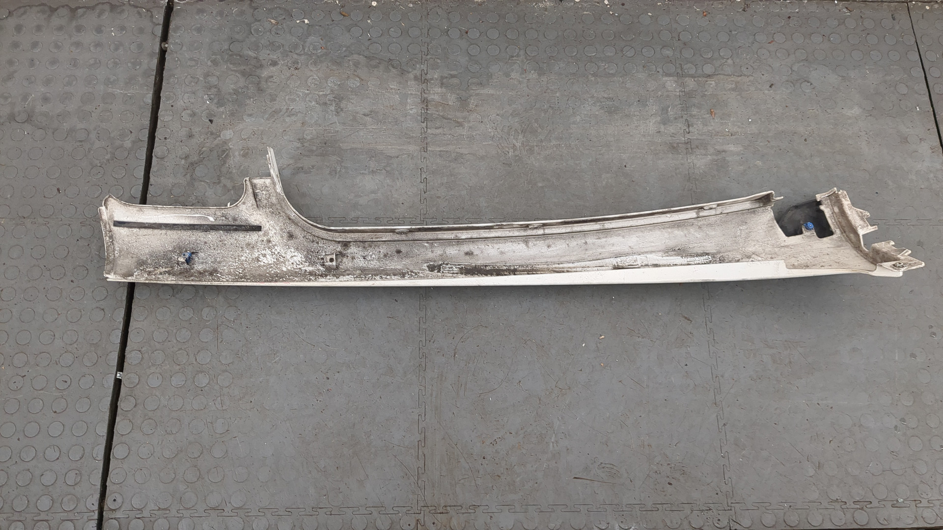 Молдинг лобового стекла