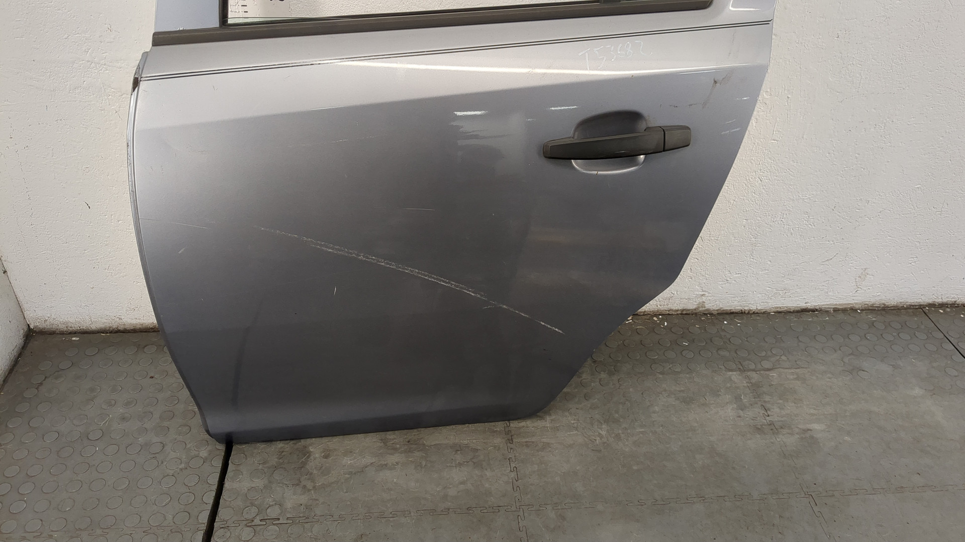 Дверь задняя левая