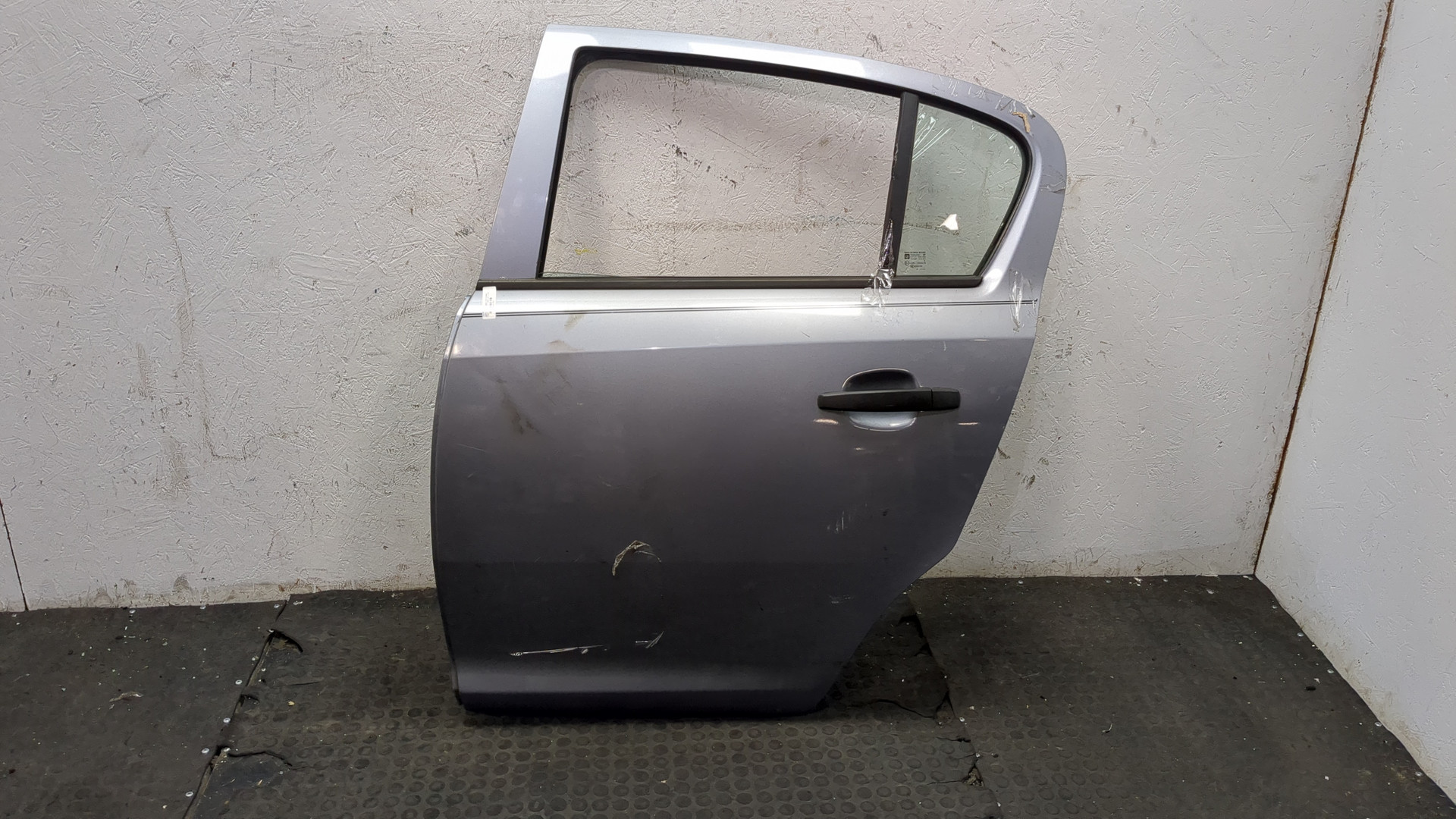 Дверь задняя левая