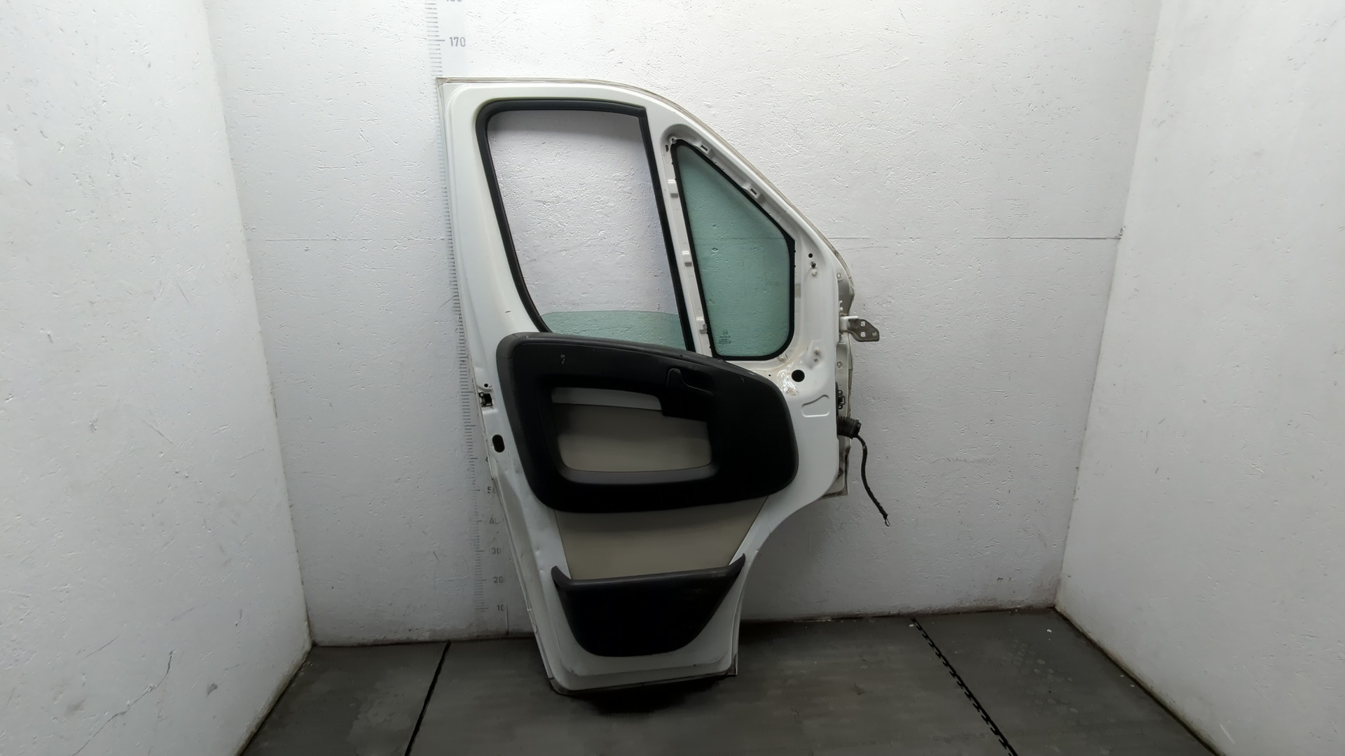 Дверь передняя левая