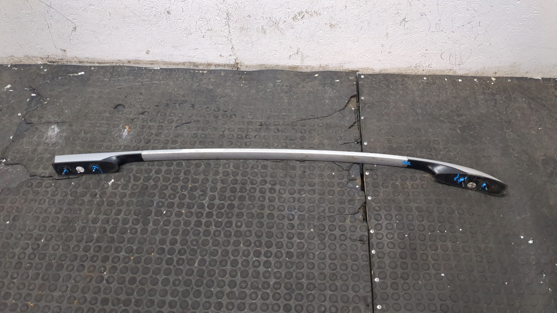 Рейлинг (релинг) левый (планка на крышу)