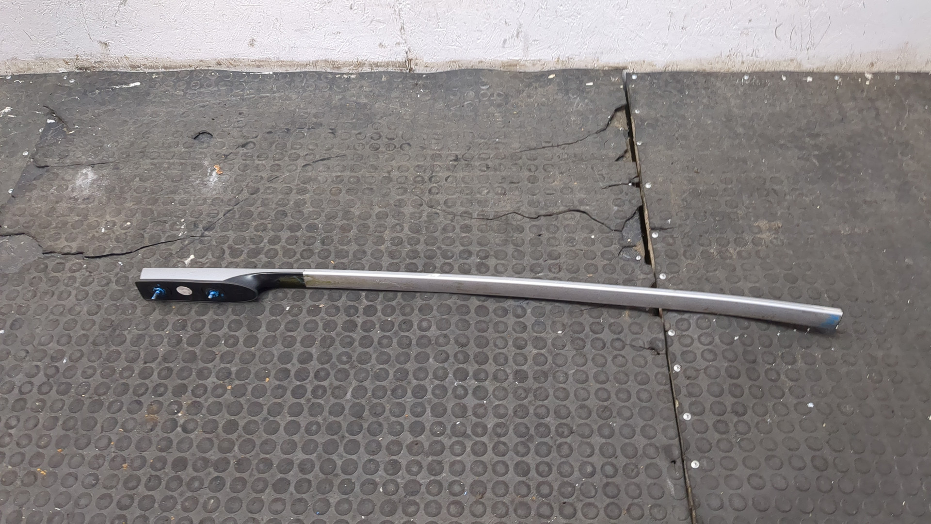 Рейлинг (релинг) правый (планка на крышу)