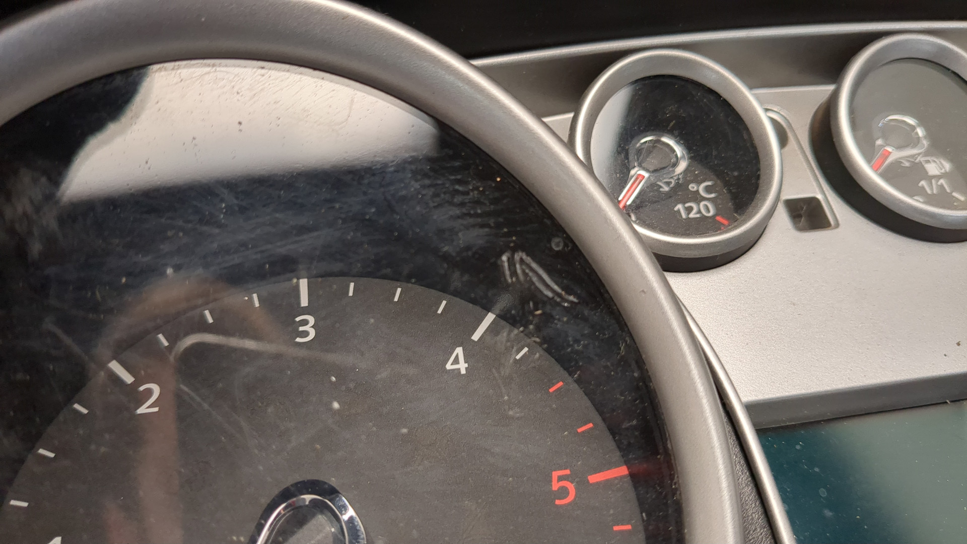 Панель приборов