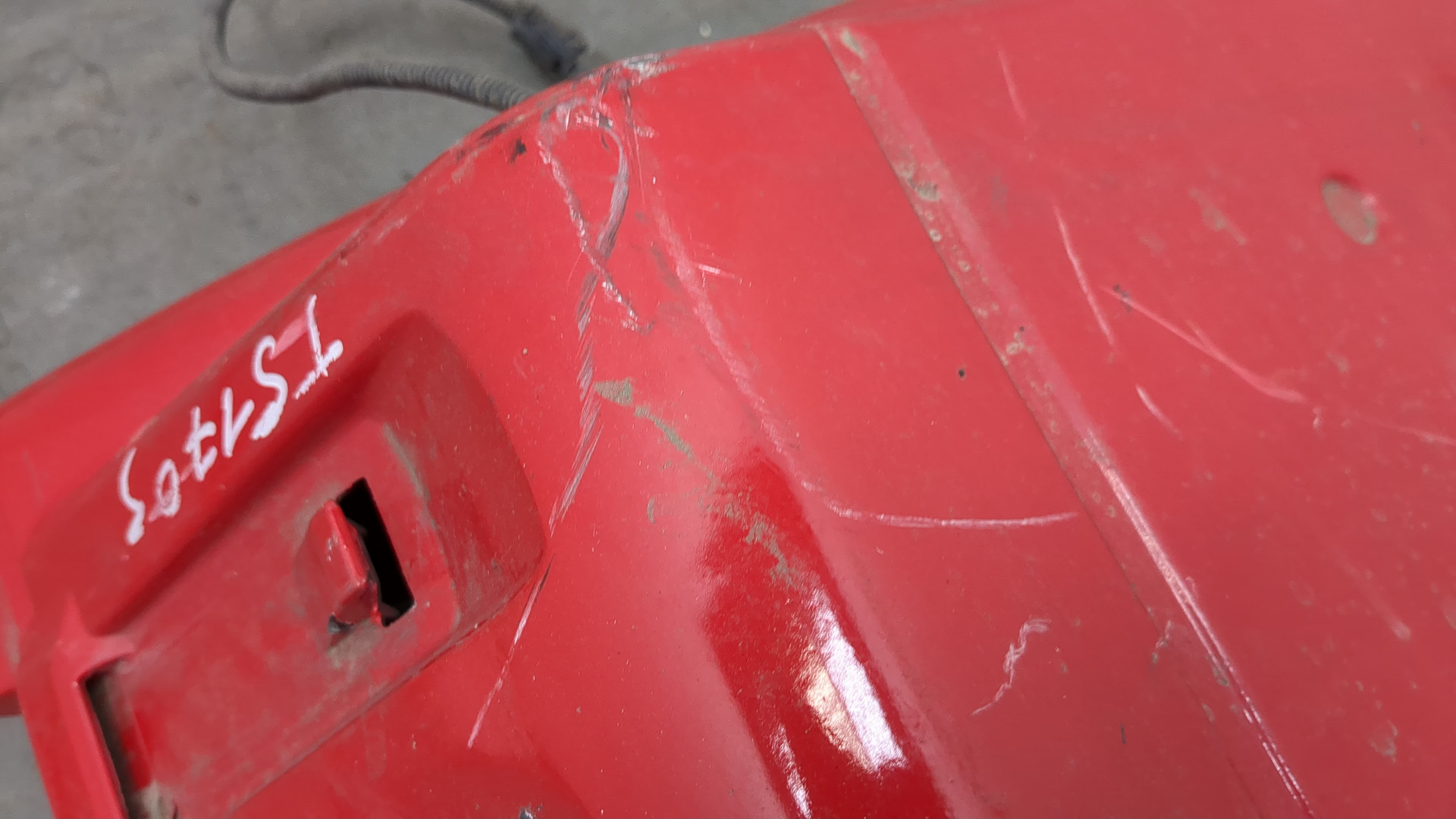 Крыло переднее левое