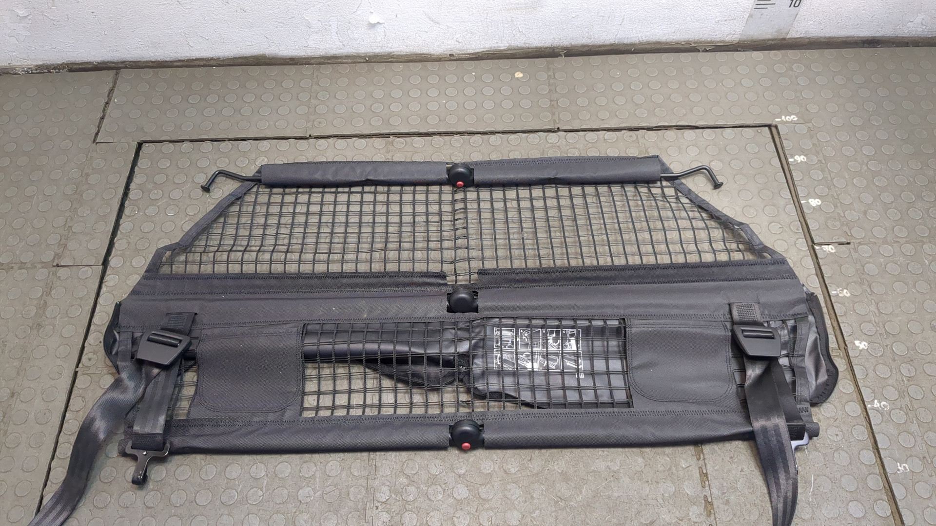 Шторка багажника