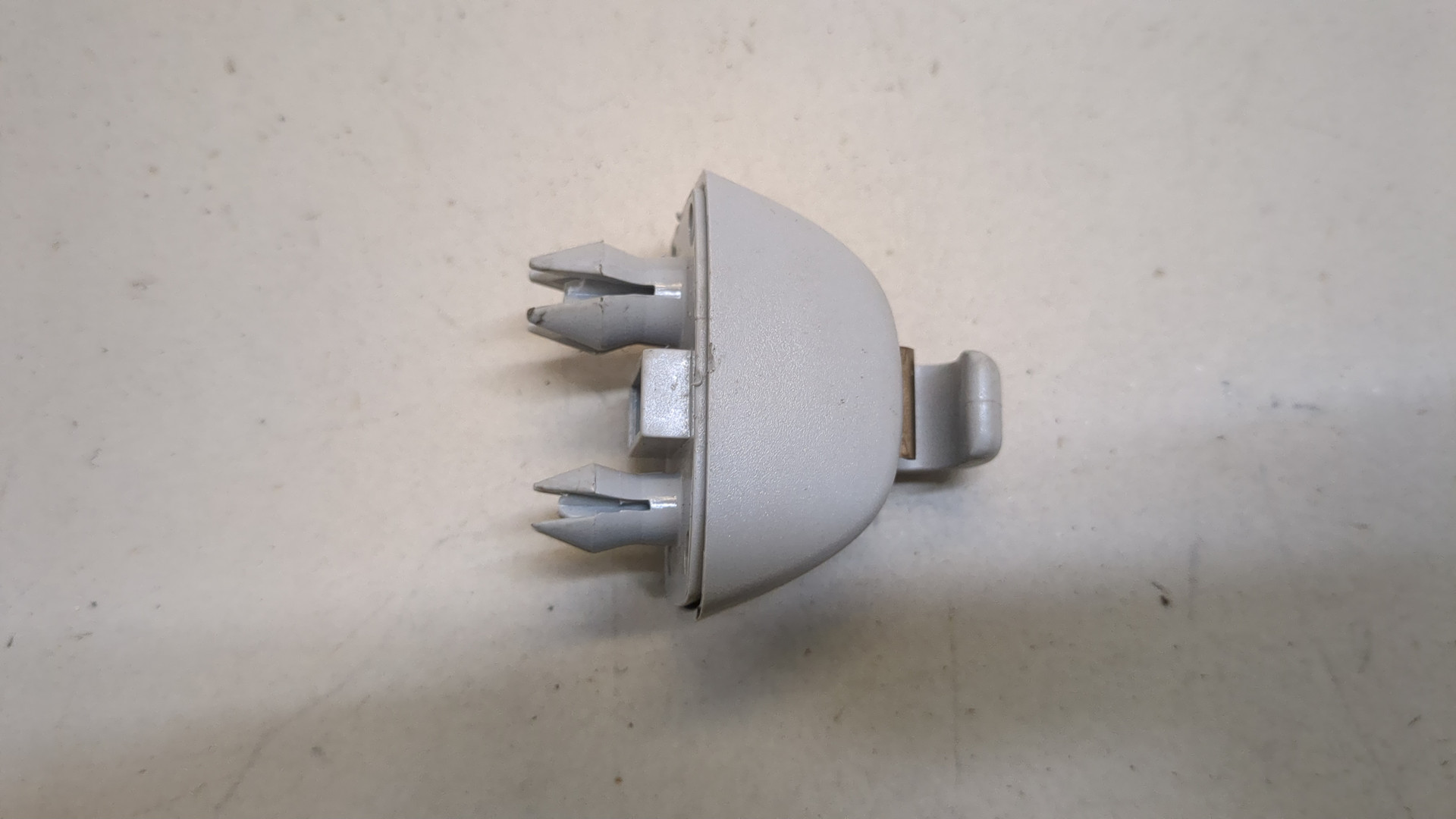 Кронштейн солнцезащитного козырька