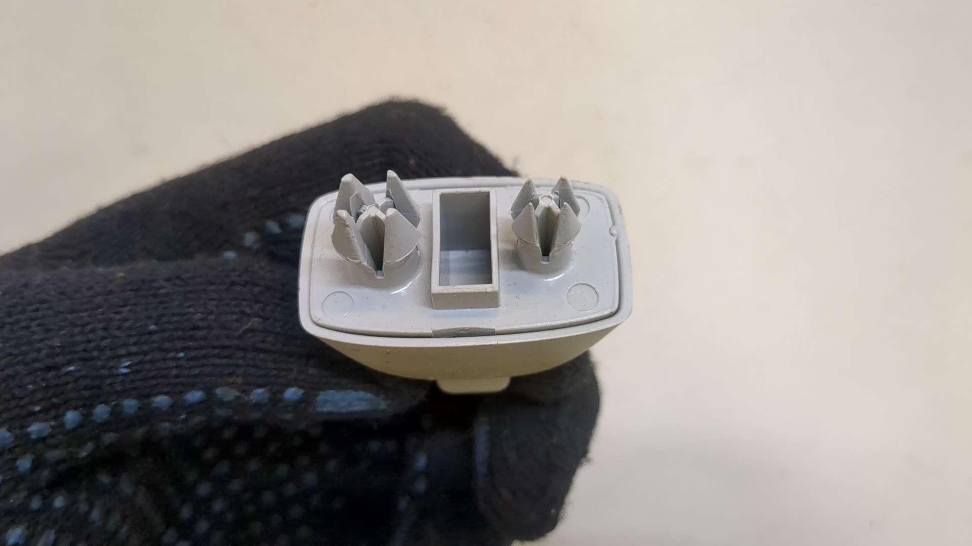 Кронштейн солнцезащитного козырька