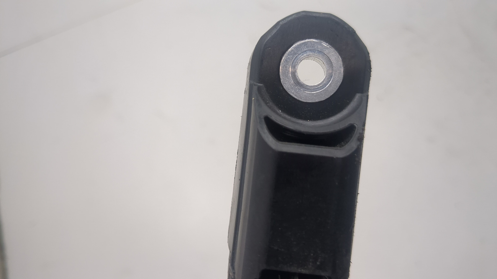 Поводок стеклоочистителя заднего