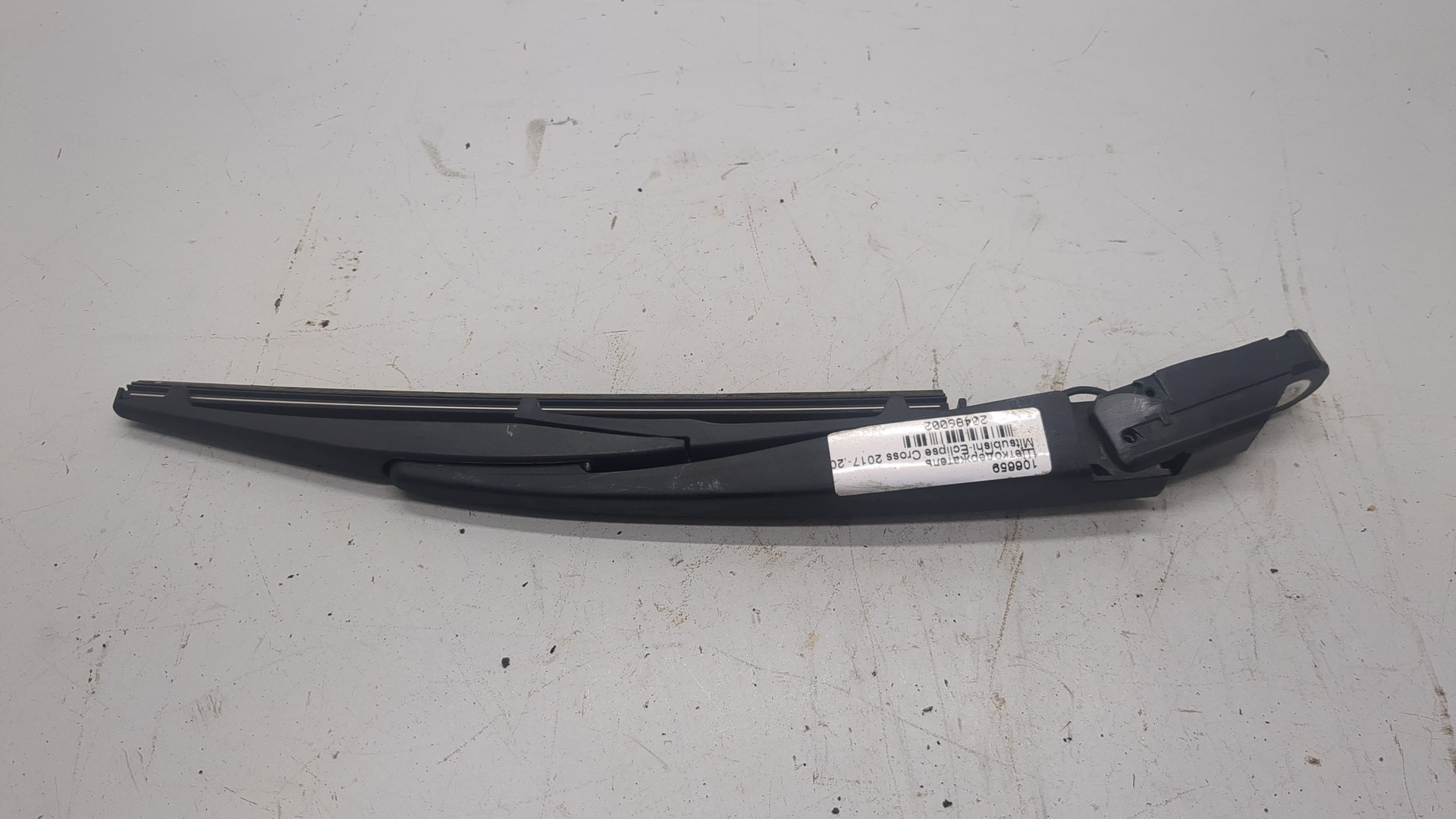 Поводок стеклоочистителя заднего