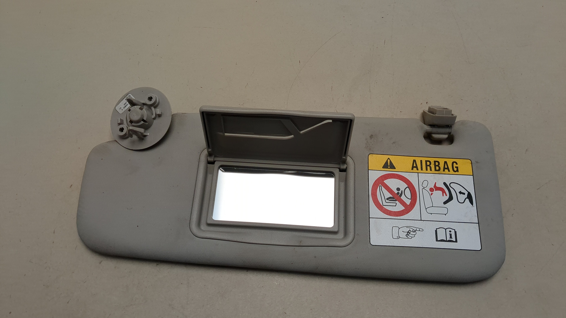 Козырек солнцезащитный