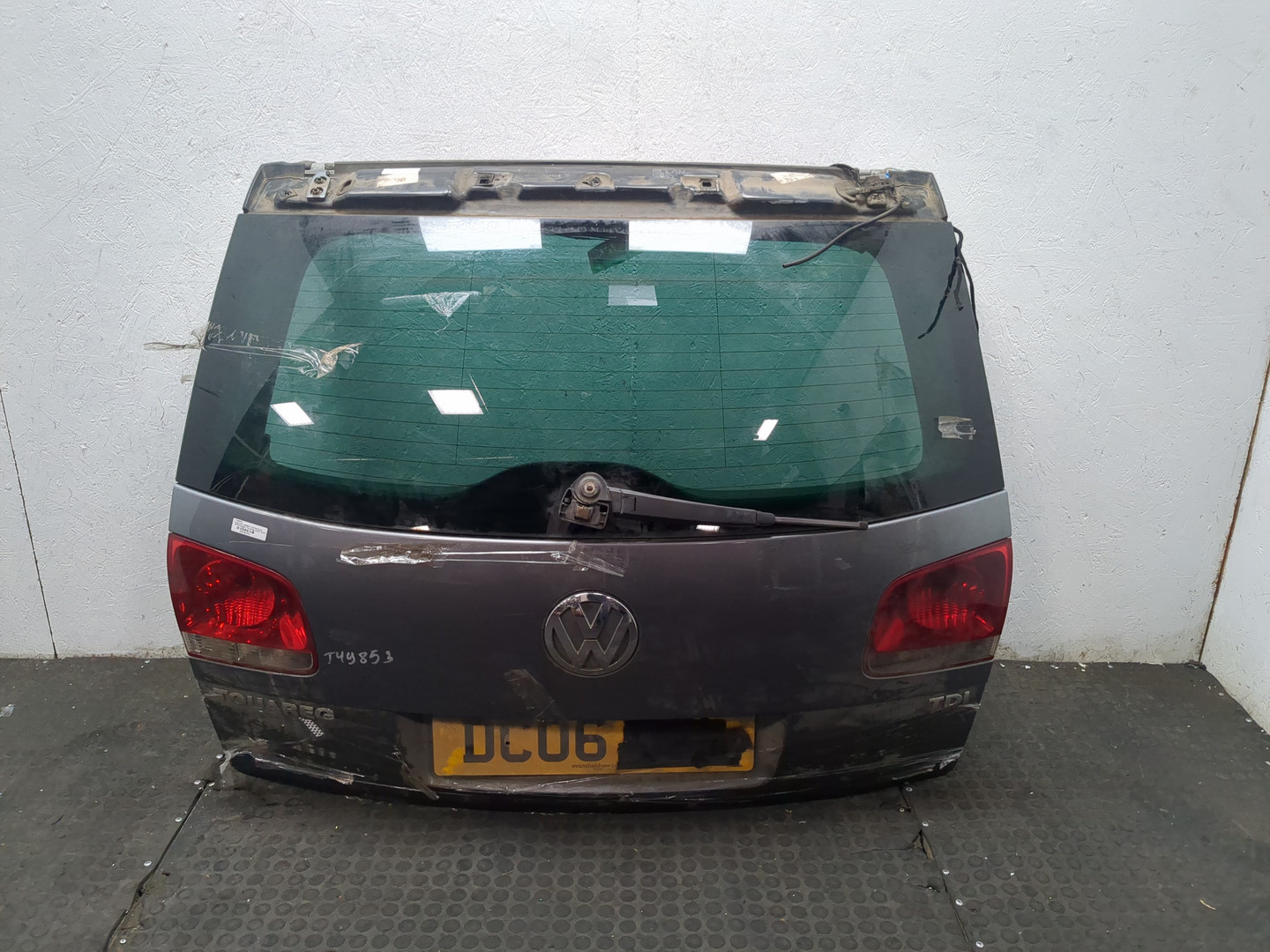 Дверь багажника