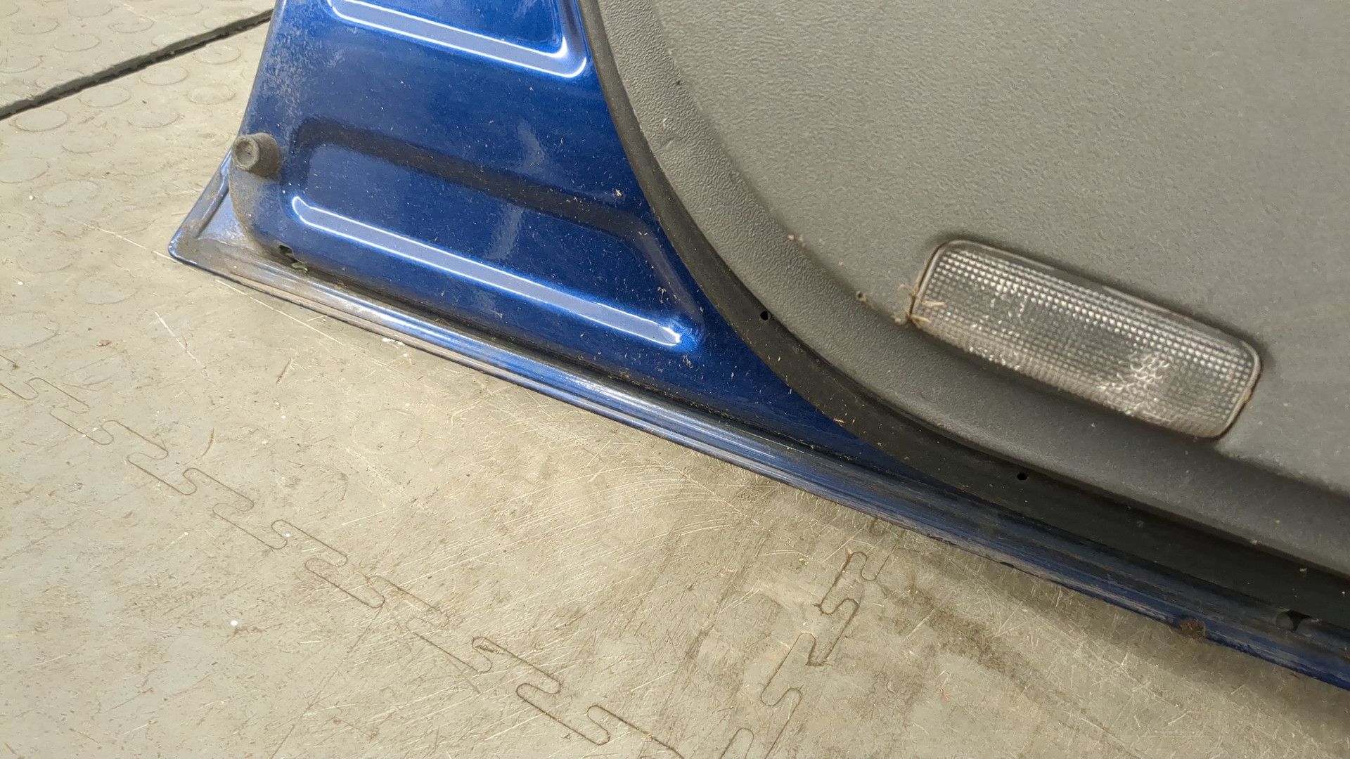 Дверь передняя левая