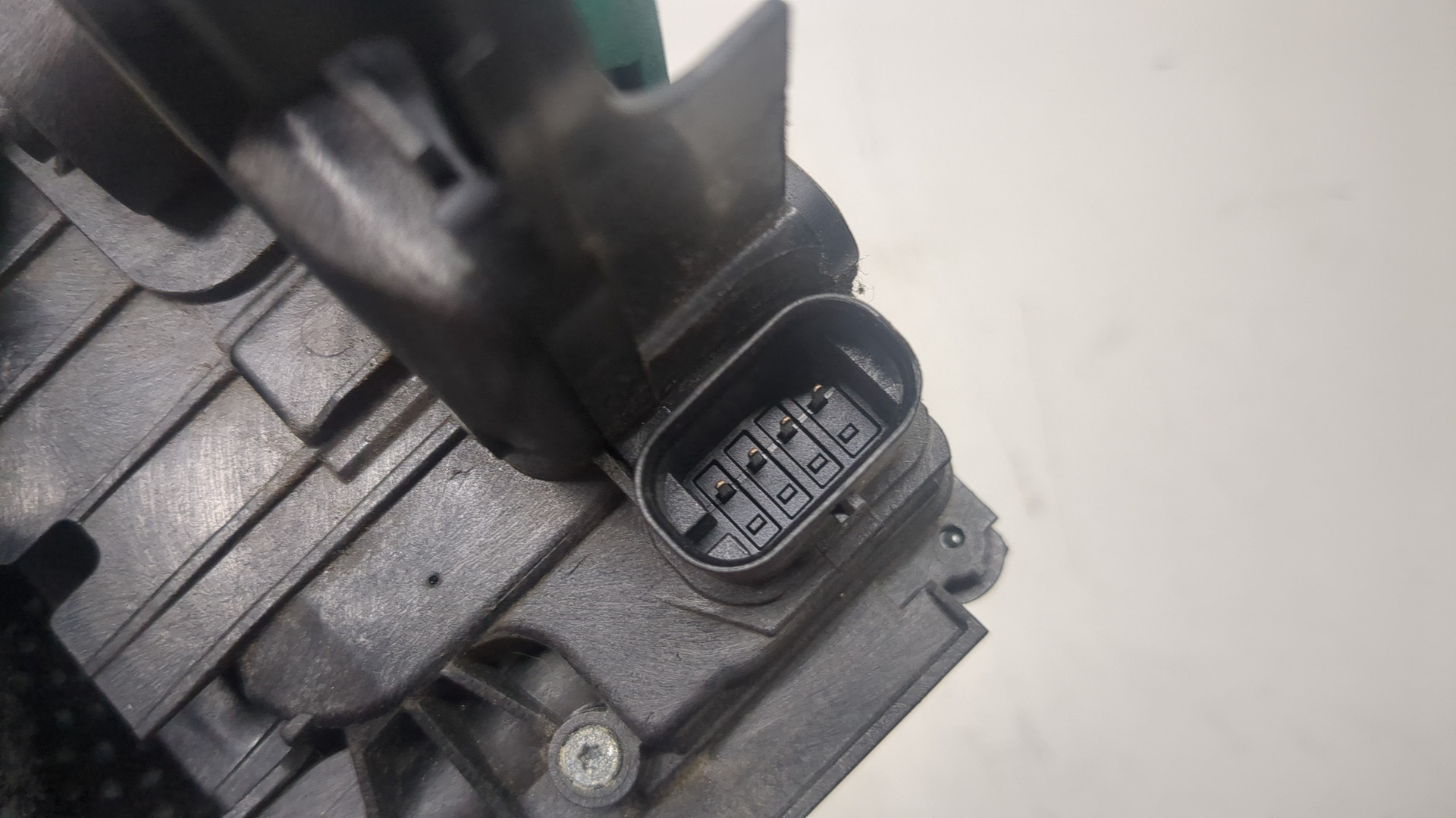 Замок двери задней левой