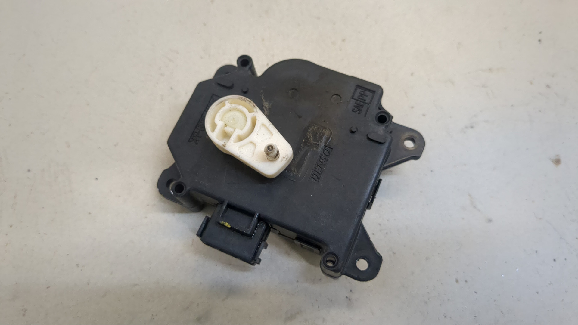 Моторчик заслонки печки