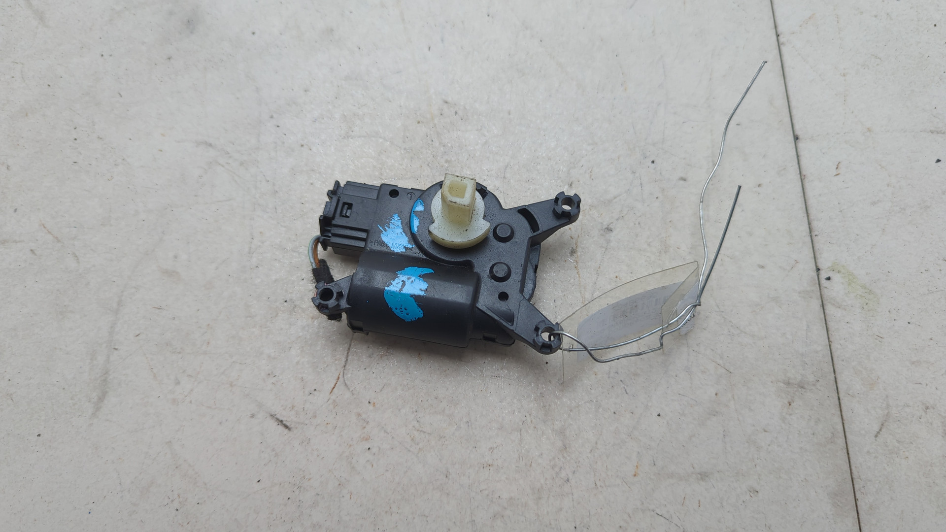 Моторчик заслонки печки