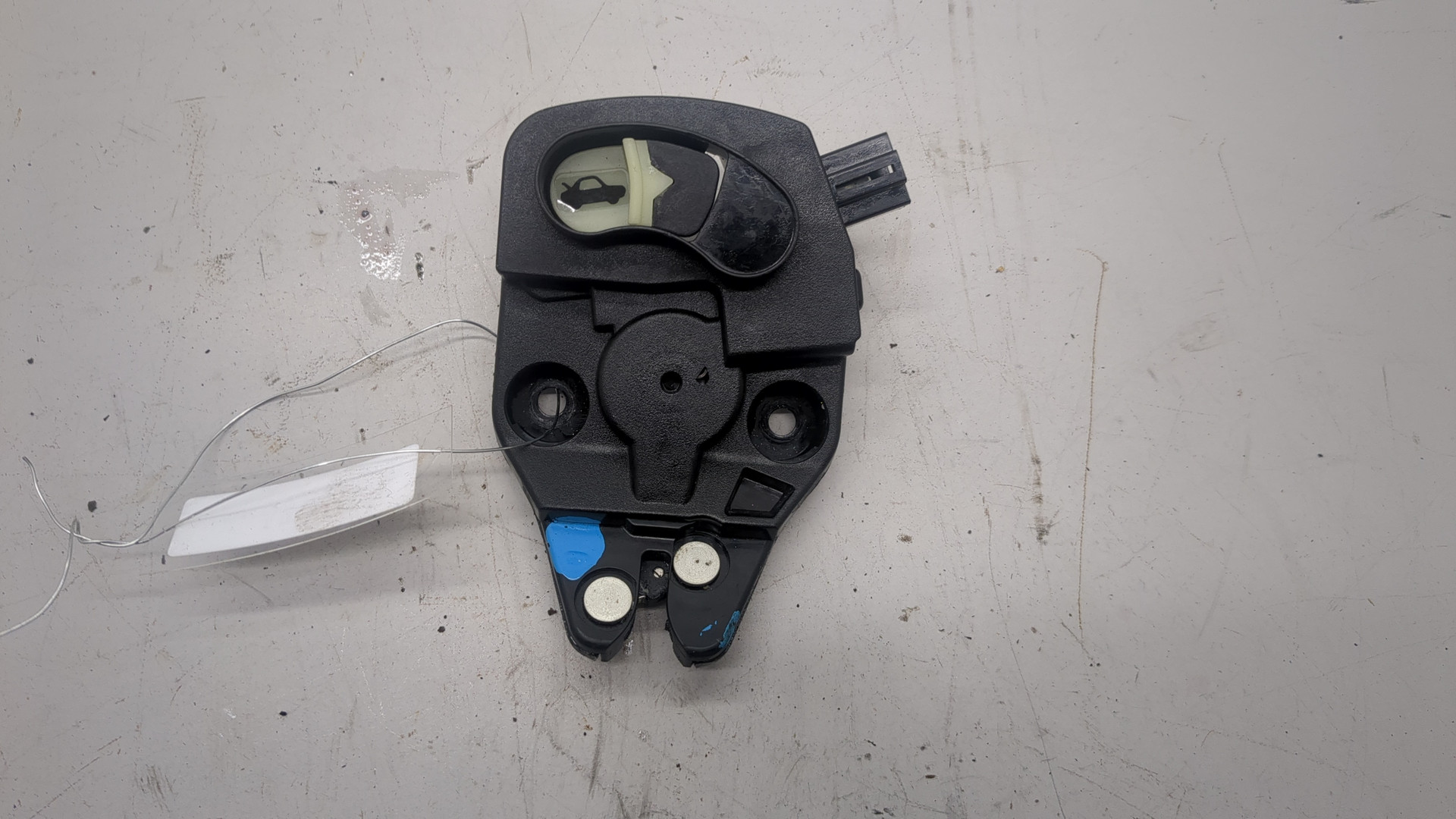 Замок багажника