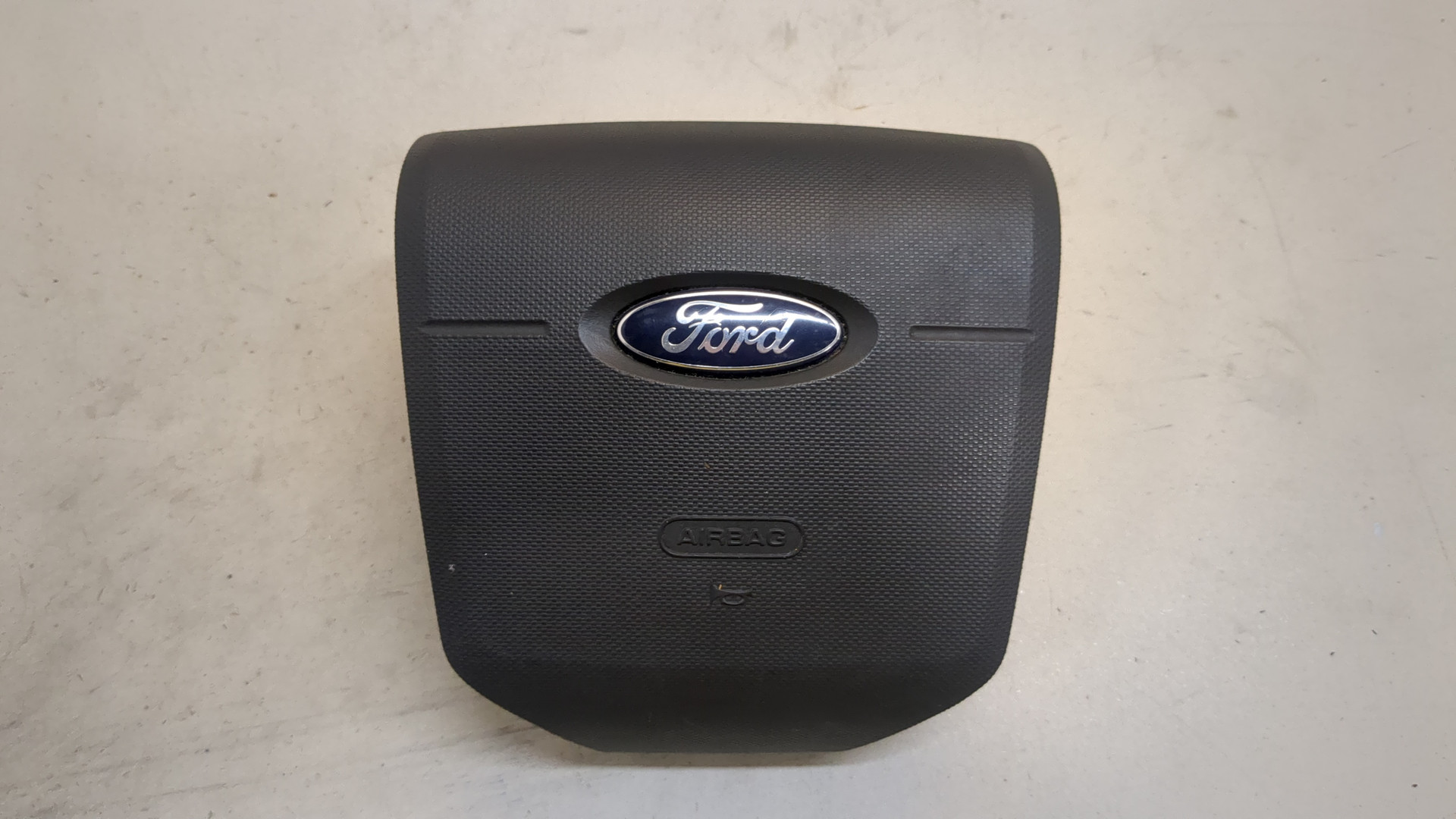 Подушка безопасности в рулевое колесо