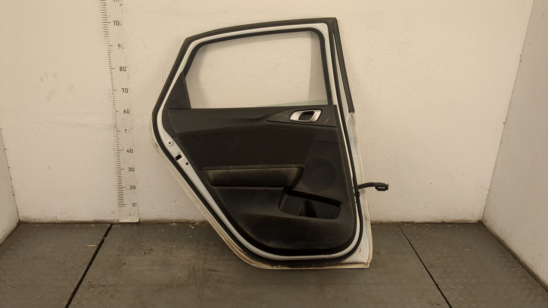 Дверь задняя левая
