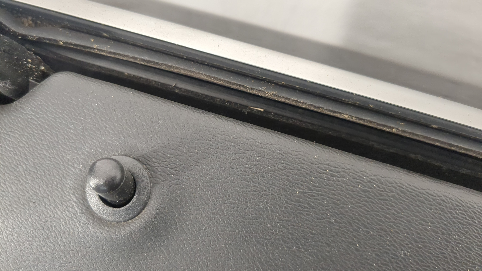 Дверь передняя левая